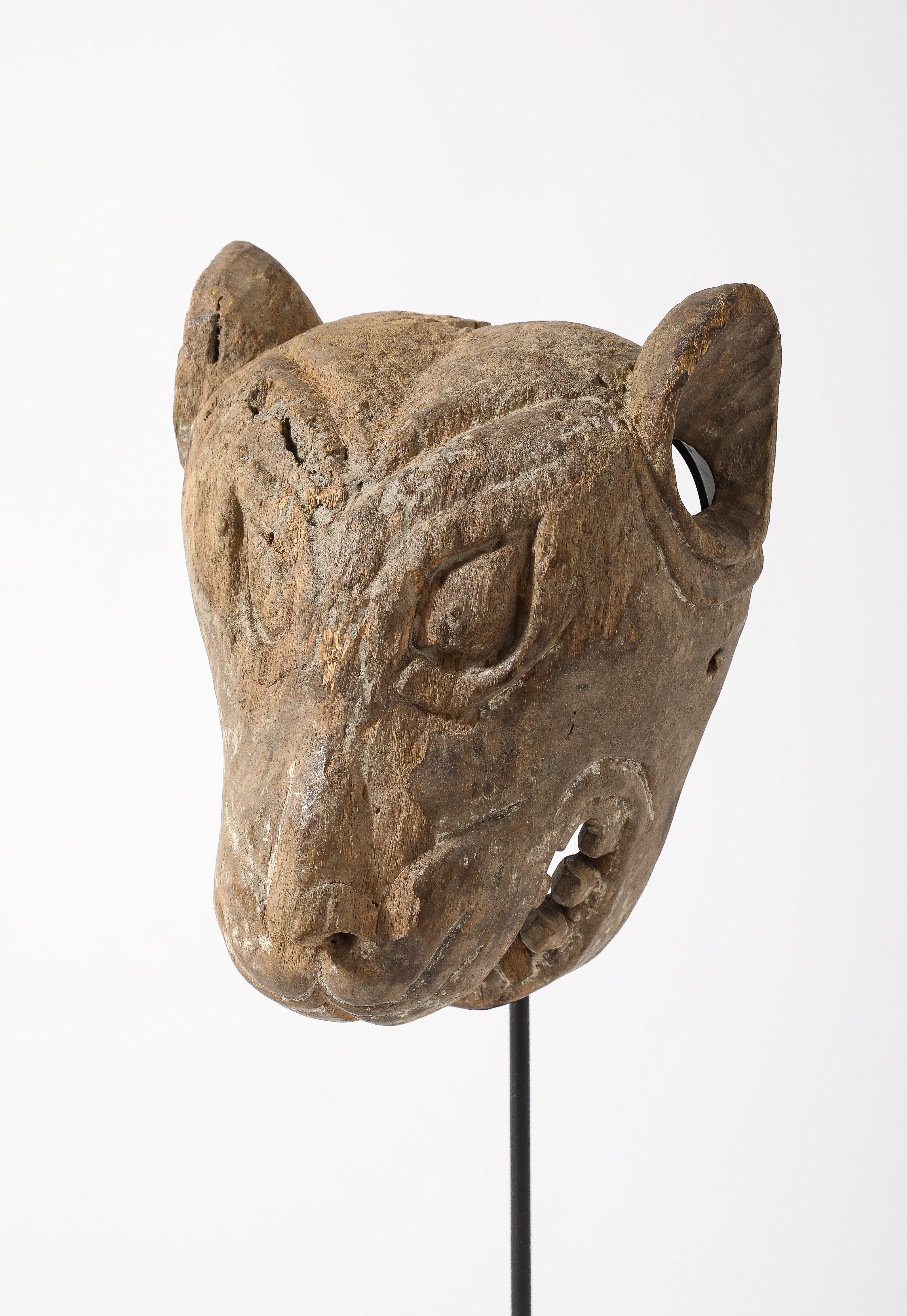 Tibetan late 19th Century Carved Wood Lion Head Sculpture In Good Condition For Sale In New York, NY