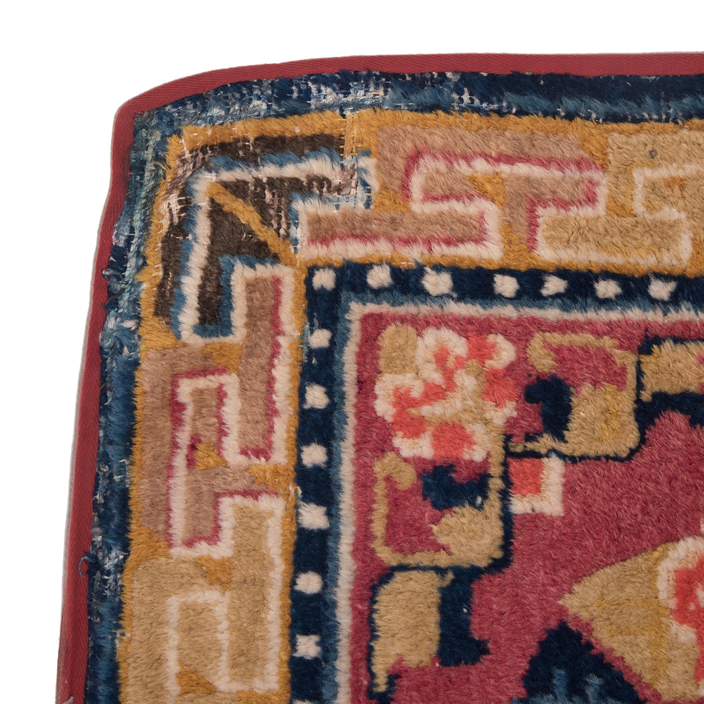 Tibetano Tappeto da meditazione tibetano con medaglione Dorje, 1920 ca. in vendita