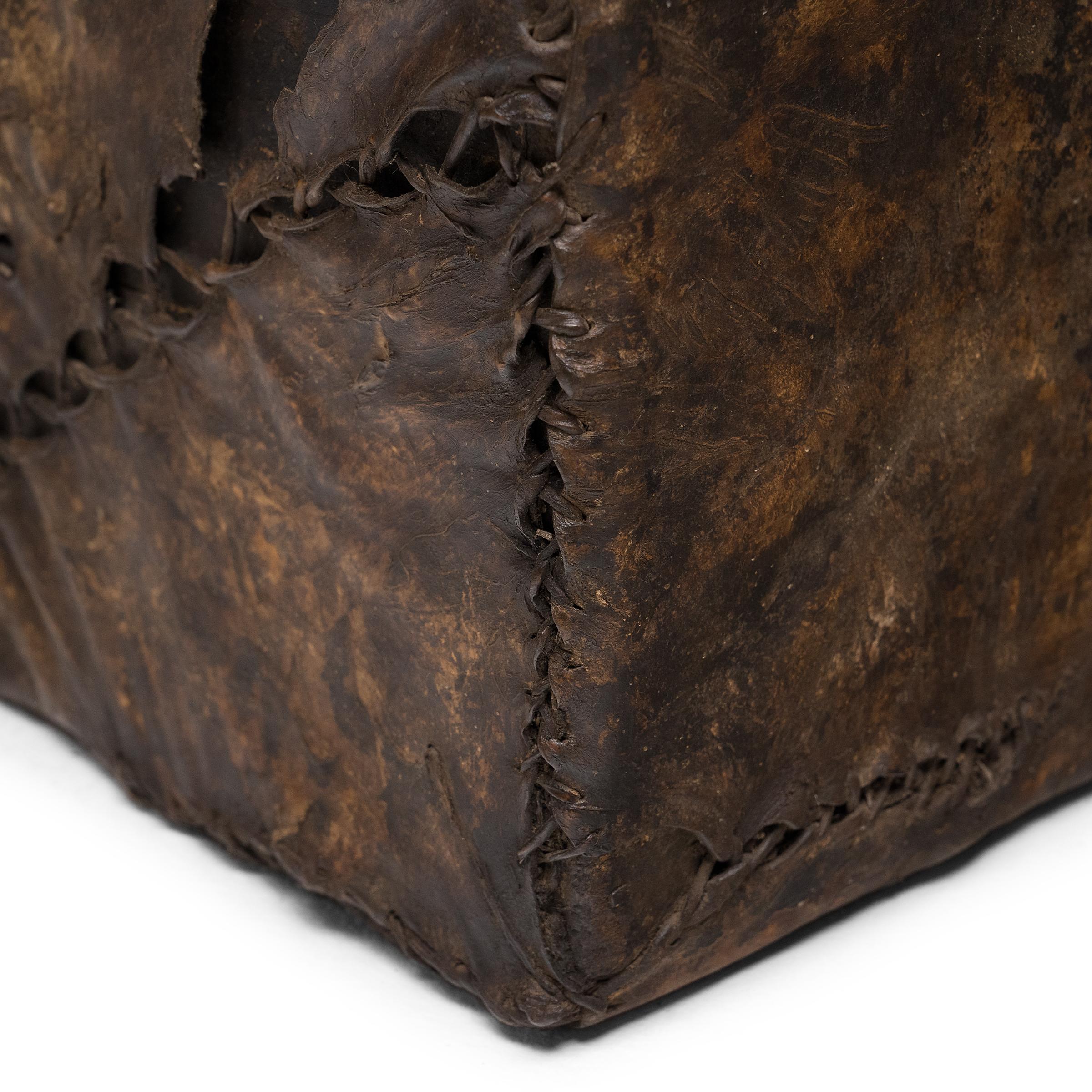 Tibetano Tibetan Nomad's Hide Trunk, c. 1850 in vendita