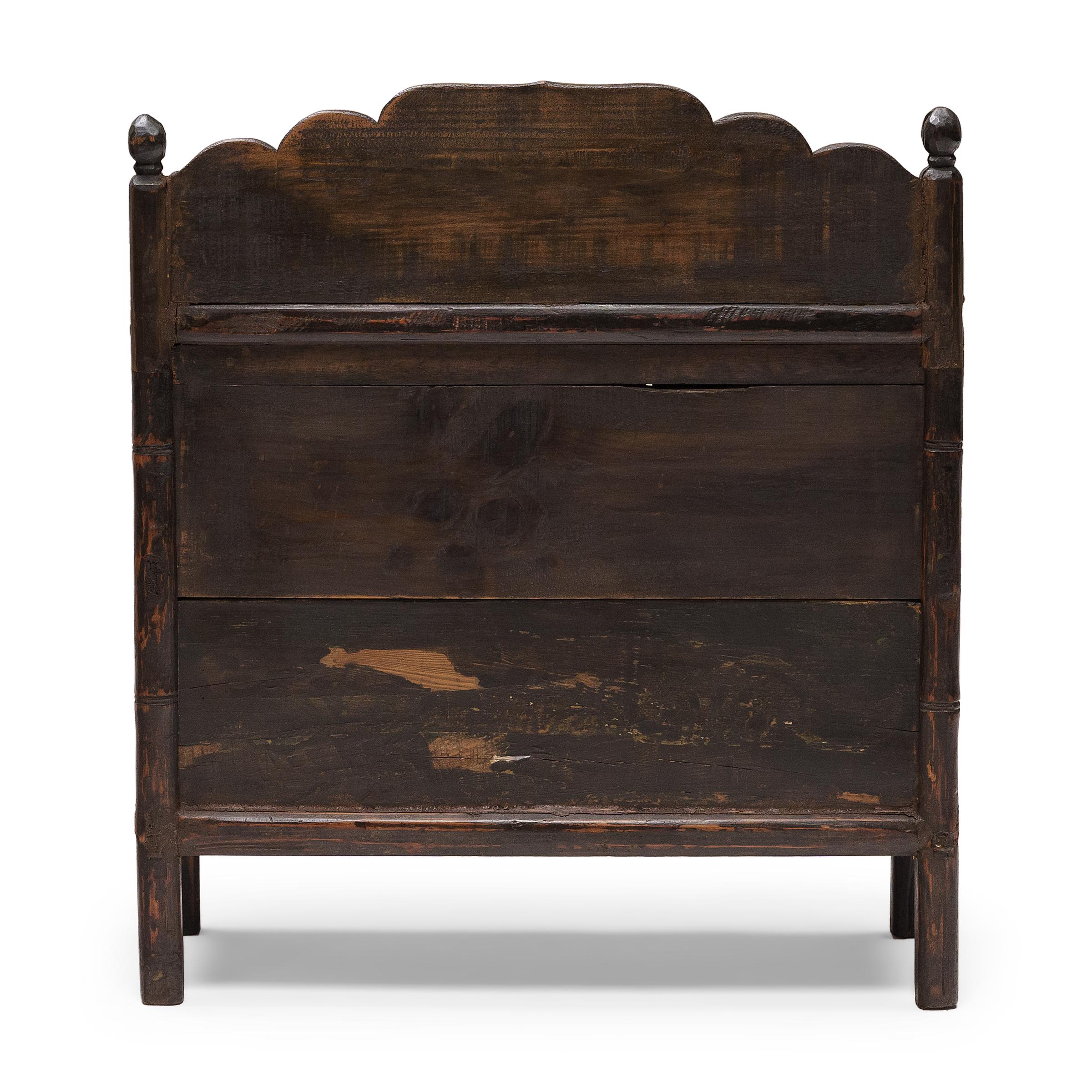 Tibétain Table de prière tibétaine Pegam, vers 1850 en vente