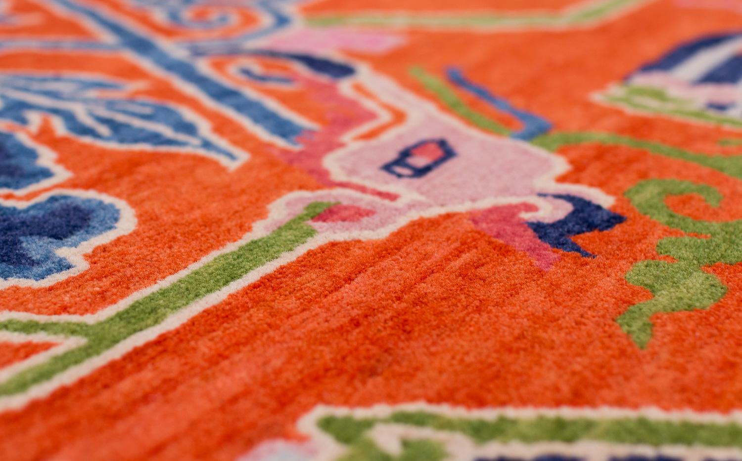 Pareja de Alfombras Tibetanas de Fénix y Accesorio Floral Naranja de Joseph Carini en venta 3
