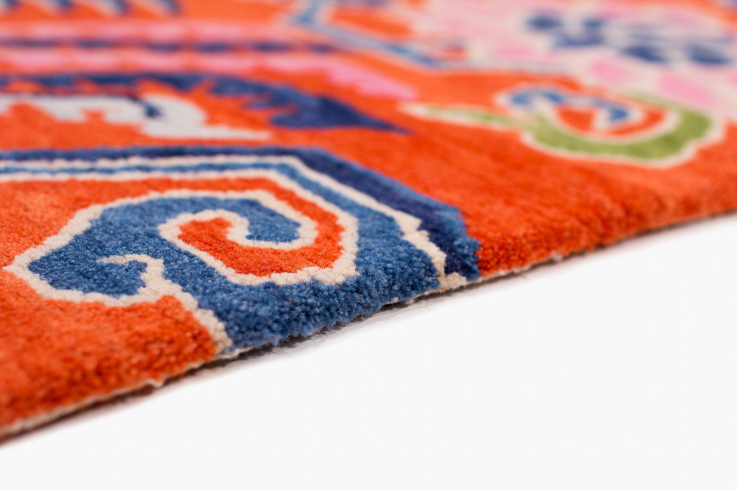 Pareja de Alfombras Tibetanas de Fénix y Accesorio Floral Naranja de Joseph Carini en venta 5