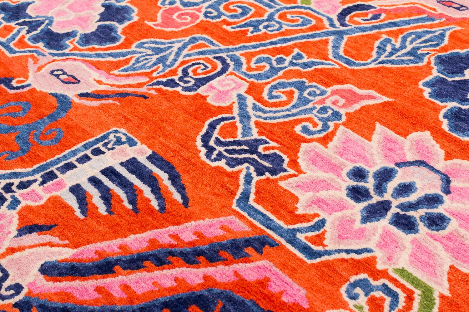 Pareja de Alfombras Tibetanas de Fénix y Accesorio Floral Naranja de Joseph Carini en Nuevo estado para la venta en New York, NY