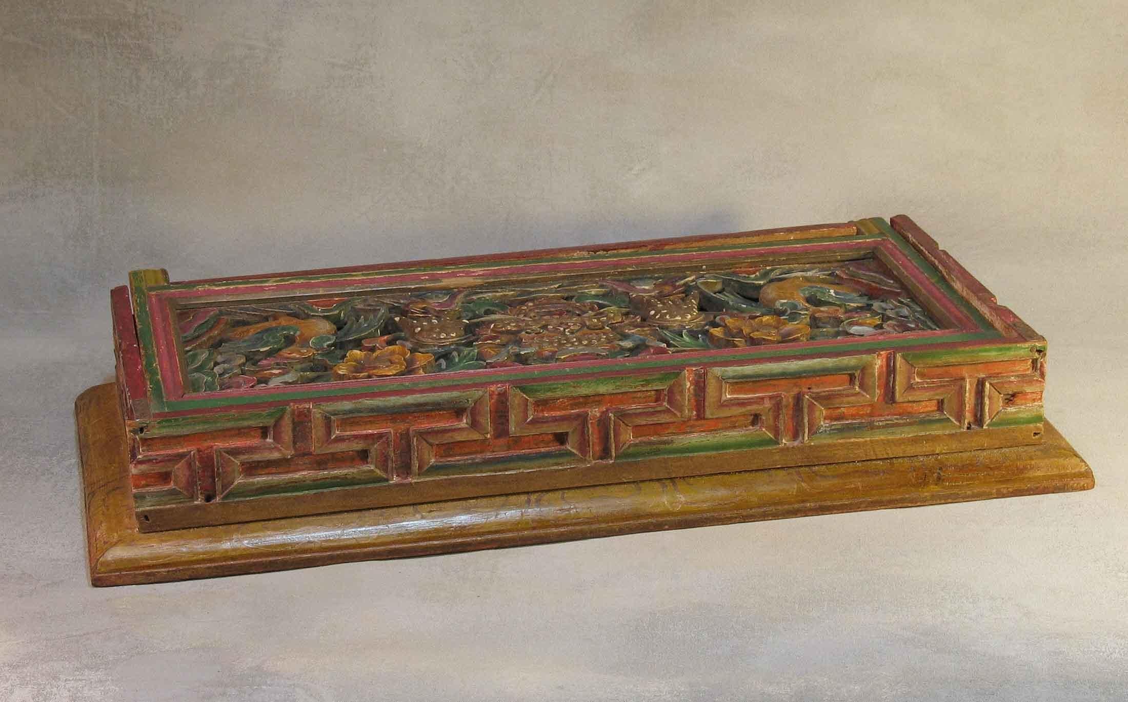 Tibetan Portable Polychromed Wooden Altar Stand or Table, Early 20th Century In Good Condition In Ottawa, Ontario