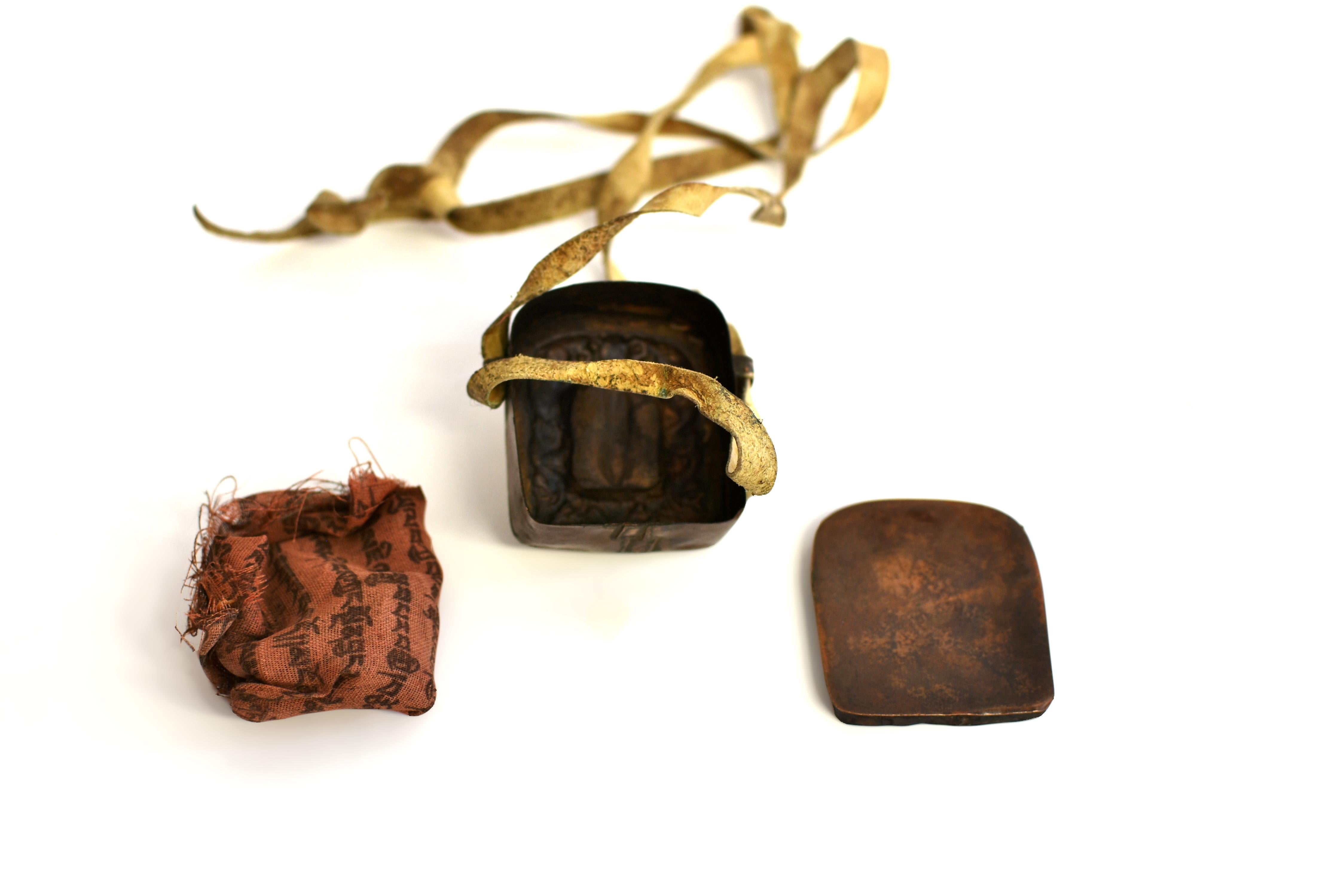 Tibetan Protection Set Amulet and Phurba For Sale 7
