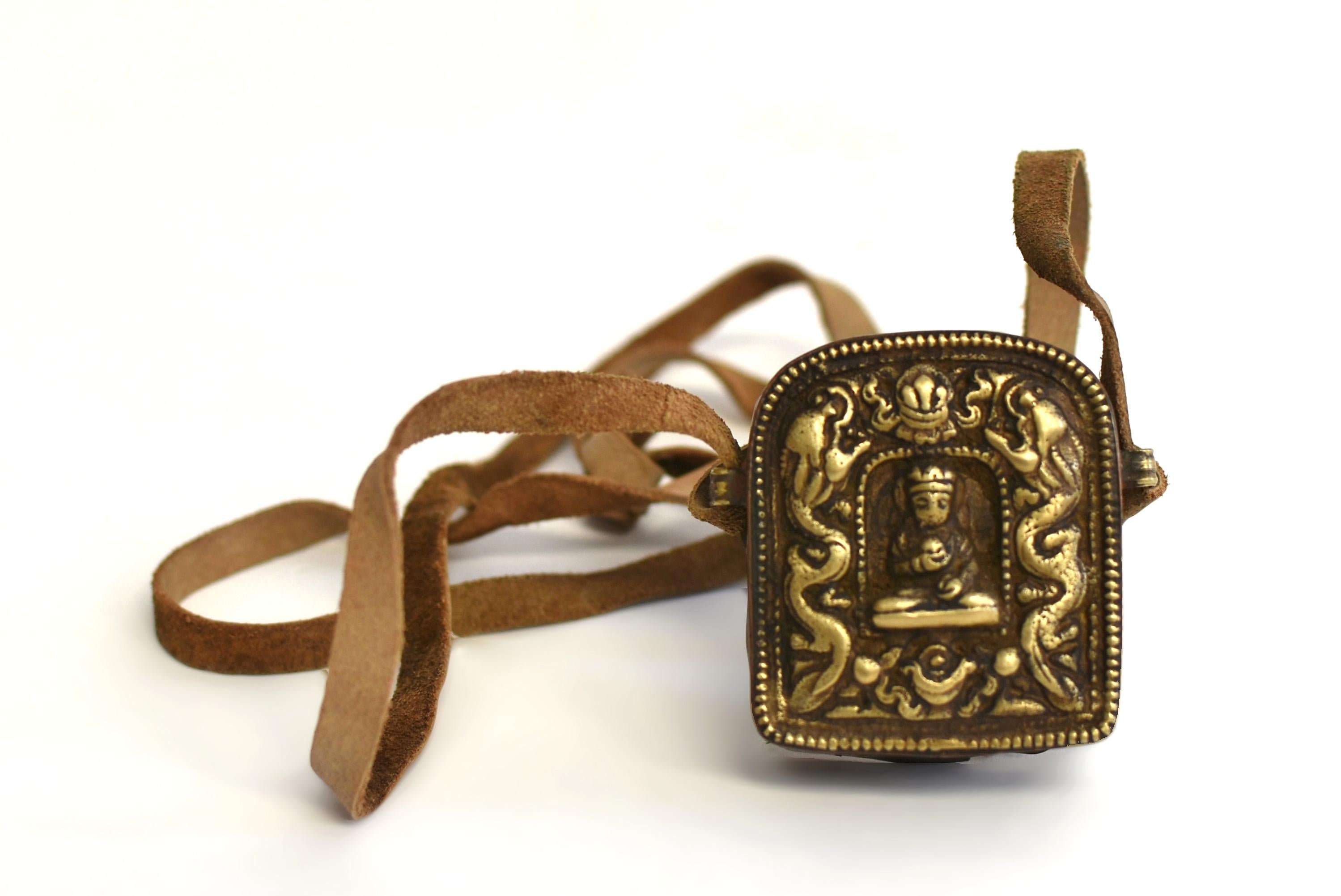 Tibetische Schutz-Fahne und Phurba aus Amuletten im Angebot 4