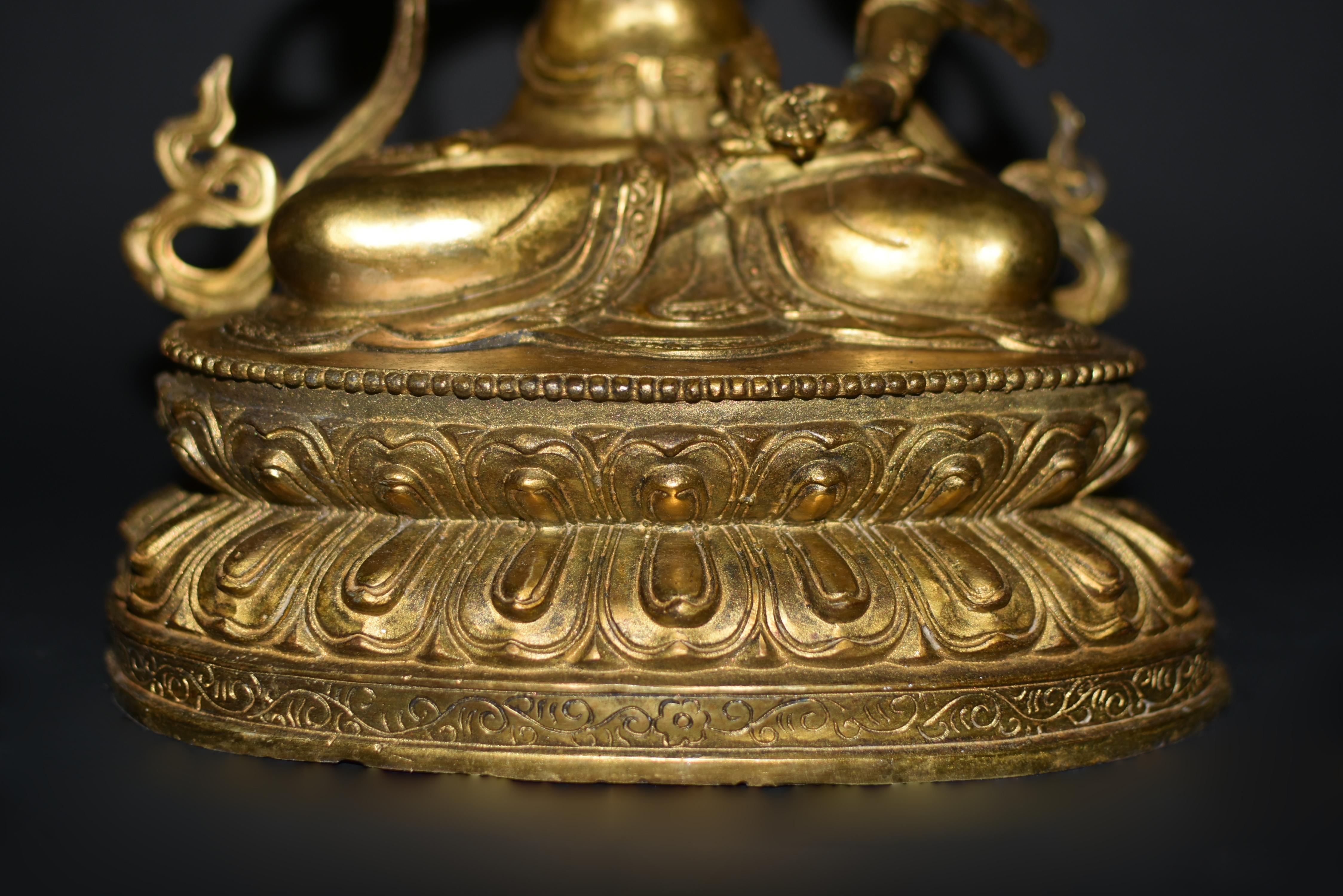 Tibetischer schützender Buddha Vajrasattva aus vergoldeter Bronze 13