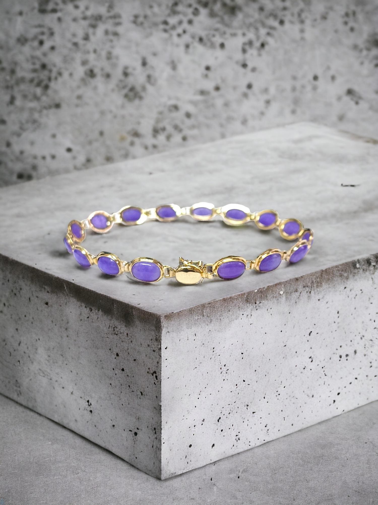 The 'Tibetan Purple Jade Bracelet' takes inspiration from the tallest mountain range in the world. Where the peaks of Jade are counter-balanced by the valleys, portrayed by the Gold links. This Purple Jade variant portrays the royalty of the