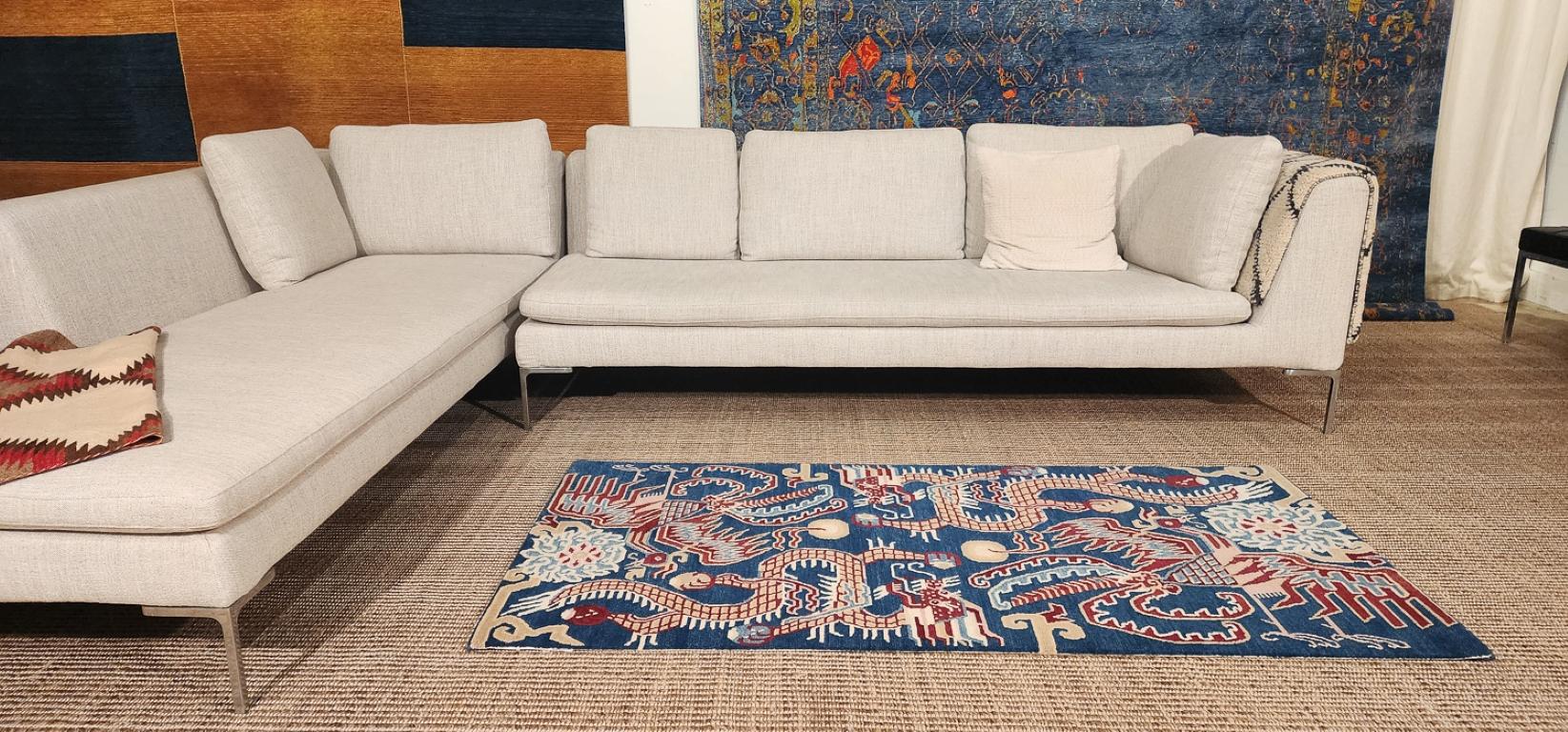 Alfombra de lana tibetana roja y azul Phoenix Dragon Accessory by Joseph Carini en venta 4