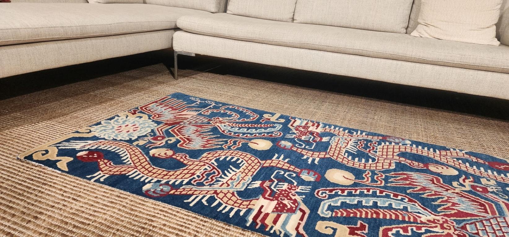 Alfombra de lana tibetana roja y azul Phoenix Dragon Accessory by Joseph Carini en venta 6
