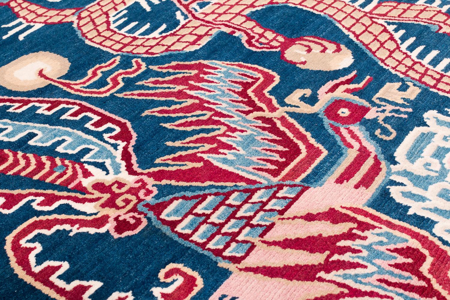 Alfombra de lana tibetana roja y azul Phoenix Dragon Accessory by Joseph Carini Teñido con vegetales en venta