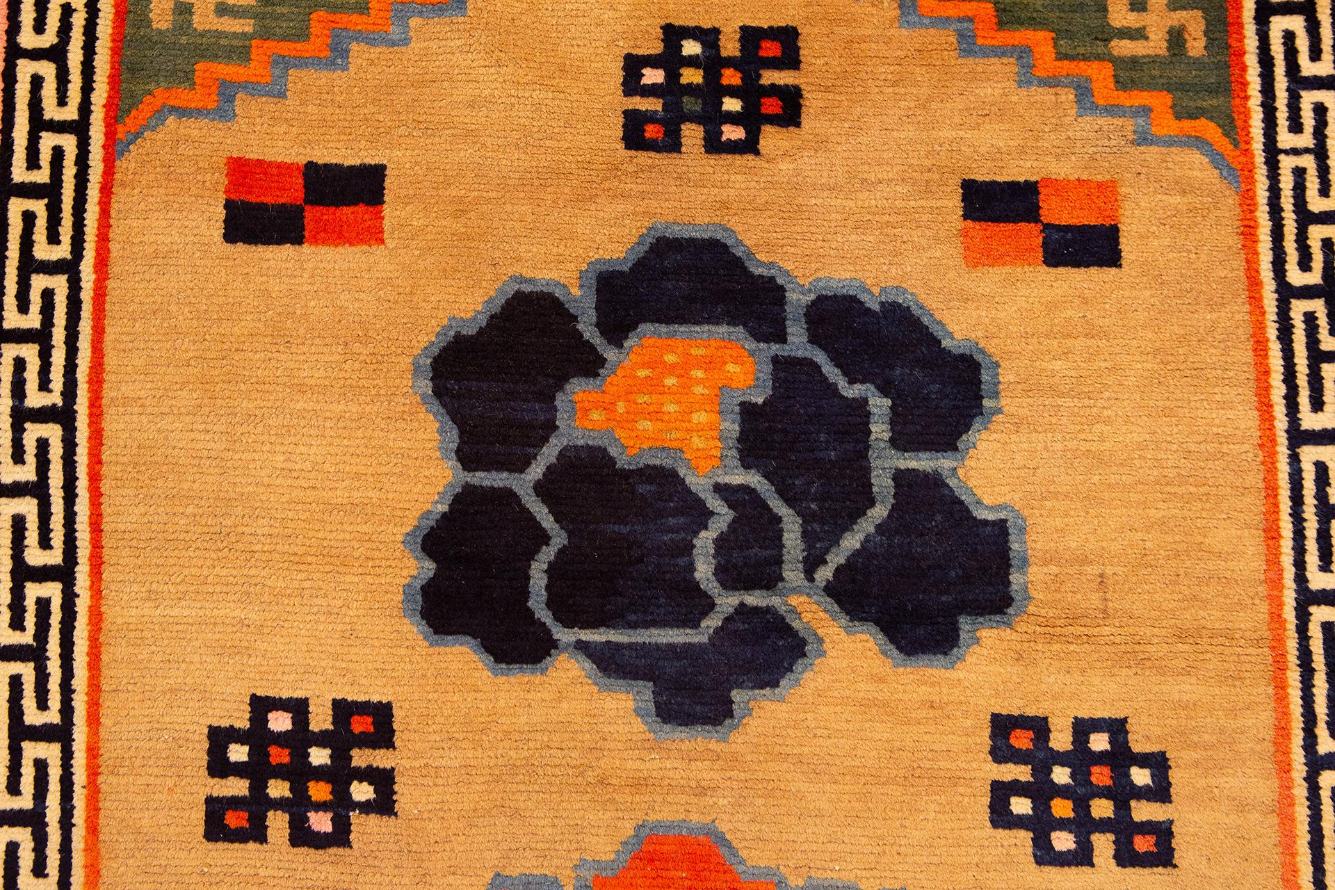 Tessuto a mano Tappeto tibetano Camel Color Field in vendita