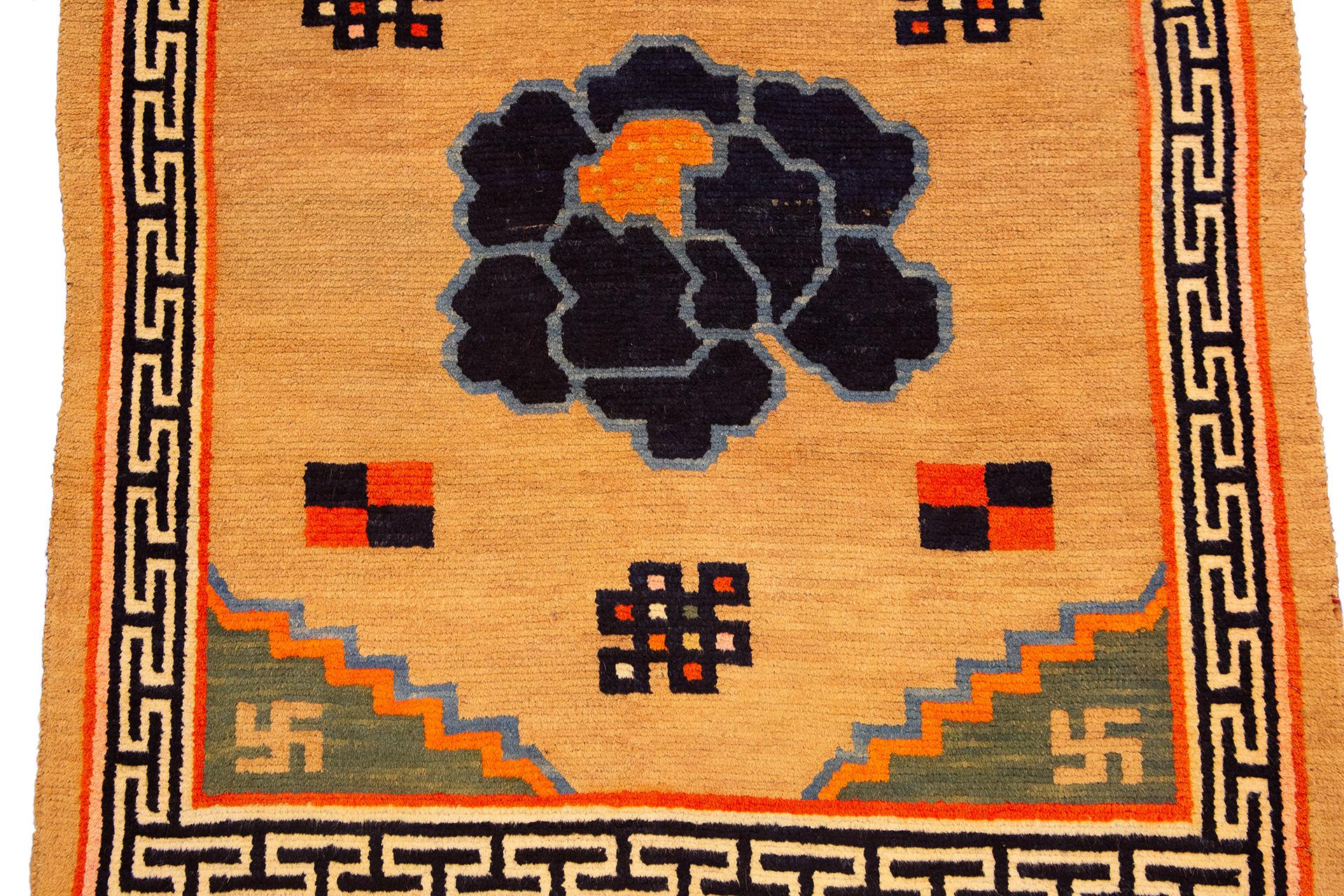 XIX secolo Tappeto tibetano Camel Color Field in vendita