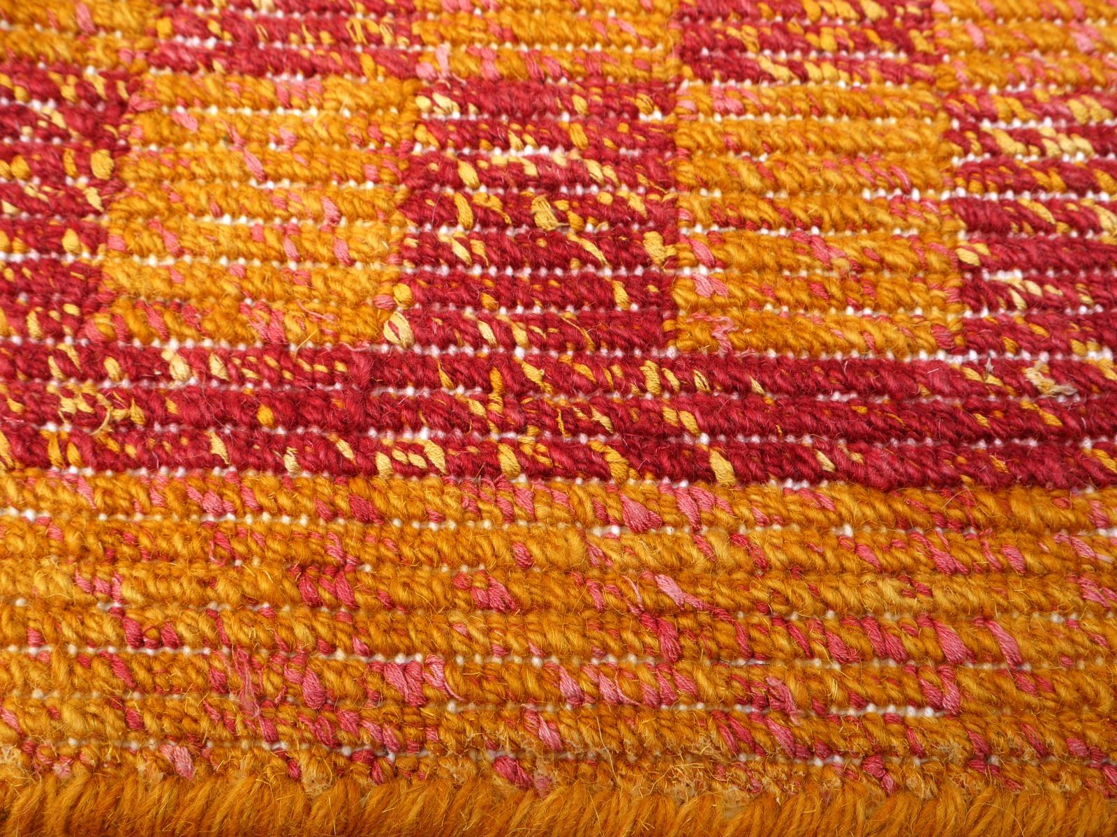 Tapis tibétain de méditation en laine de soie nouée à la main Mat Kampa Dzong Djoharian Design en vente 2