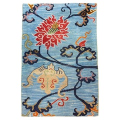 Tibetischer Teppich in Weichblau mit mythischem Motiv