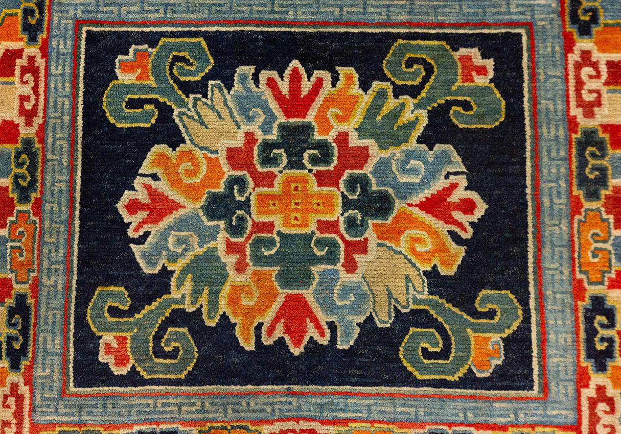 Tibetischer Teppich, spezielles mehrfarbiges Design, 19. Jahrhundert 1