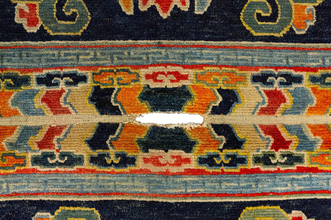 XIXe siècle Tapis tibétain spécial à designs multicolores, 19e siècle