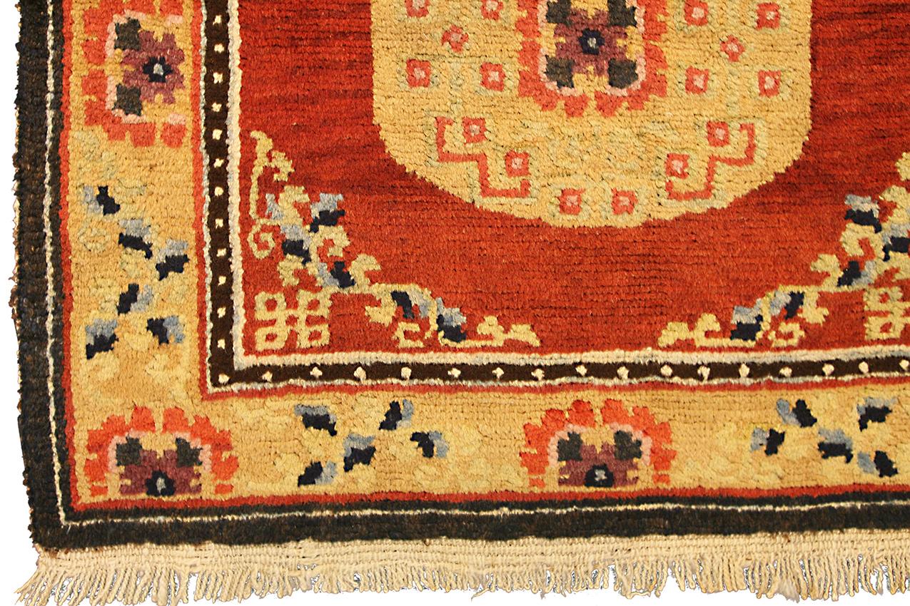 Tibetischer Teppich mit symbolischem Motiv, 19. Jahrhundert (Handgeknüpft) im Angebot