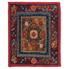 Tapis tibétain de selle avec médaillon à fleurs, vers 1900