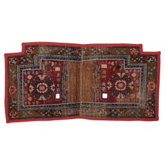 Tappeto a sella tibetano con medaglioni floreali, 1900 ca.