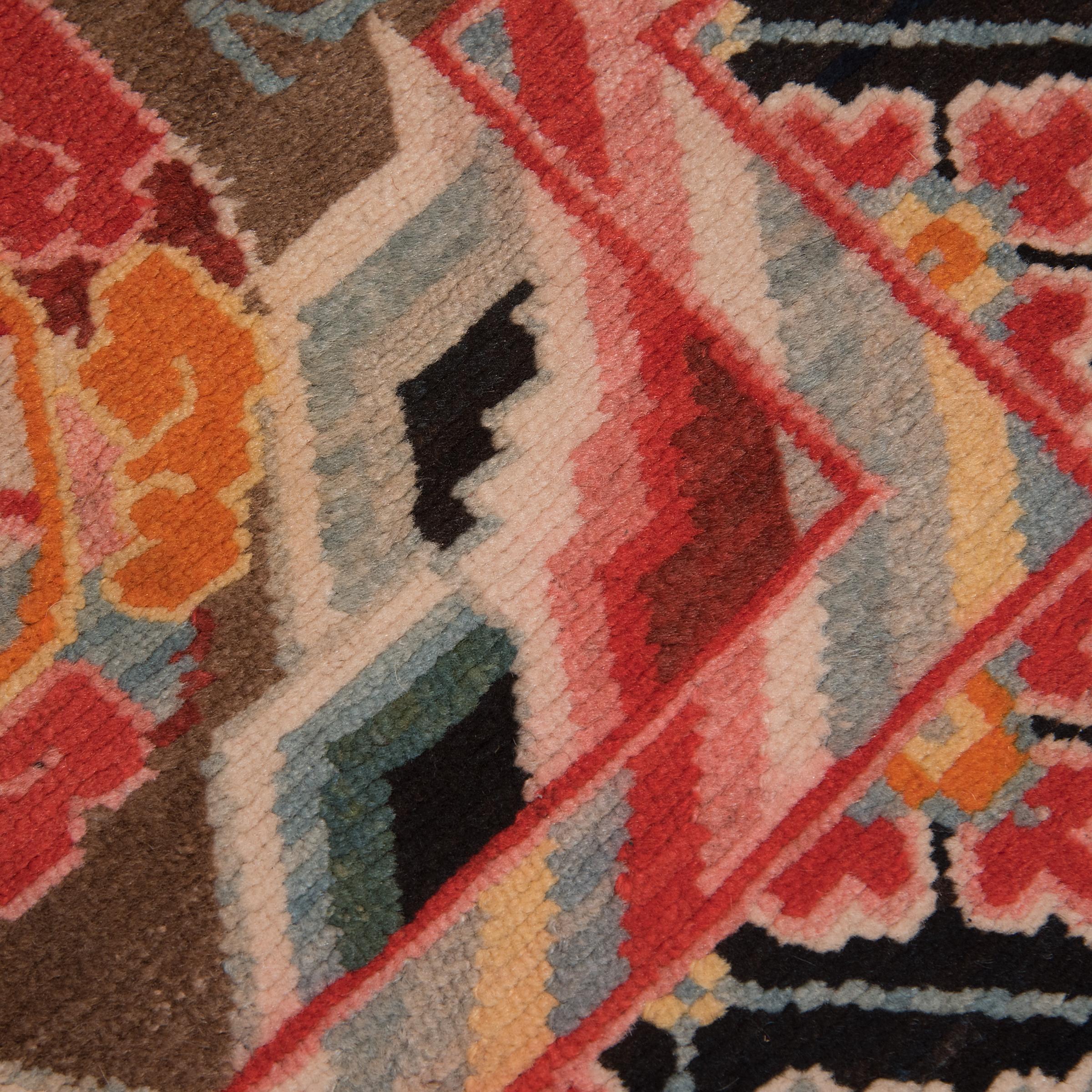 Tibétain Tapis tibétain de selle avec médaillons en forme de roue de vie, vers 1900 en vente