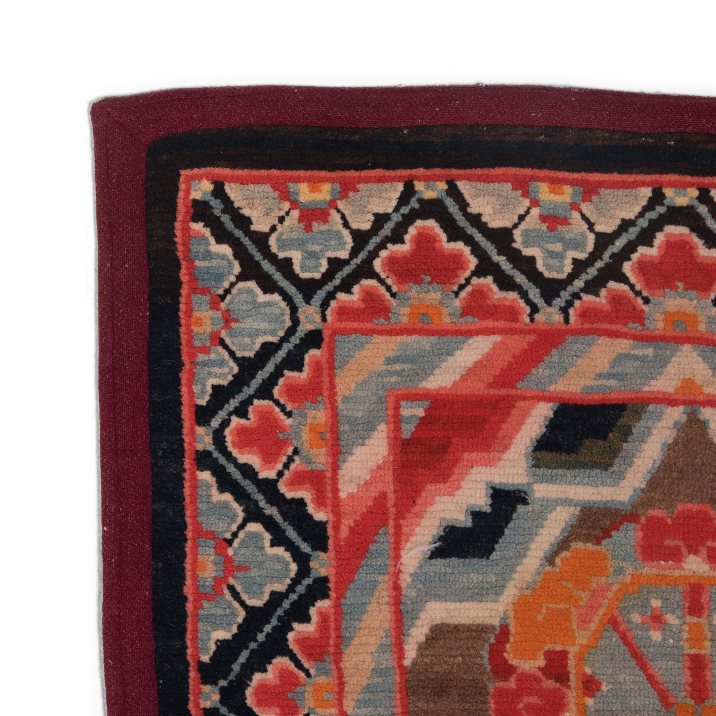 Teinture végétale Tapis tibétain de selle avec médaillons en forme de roue de vie, vers 1900 en vente