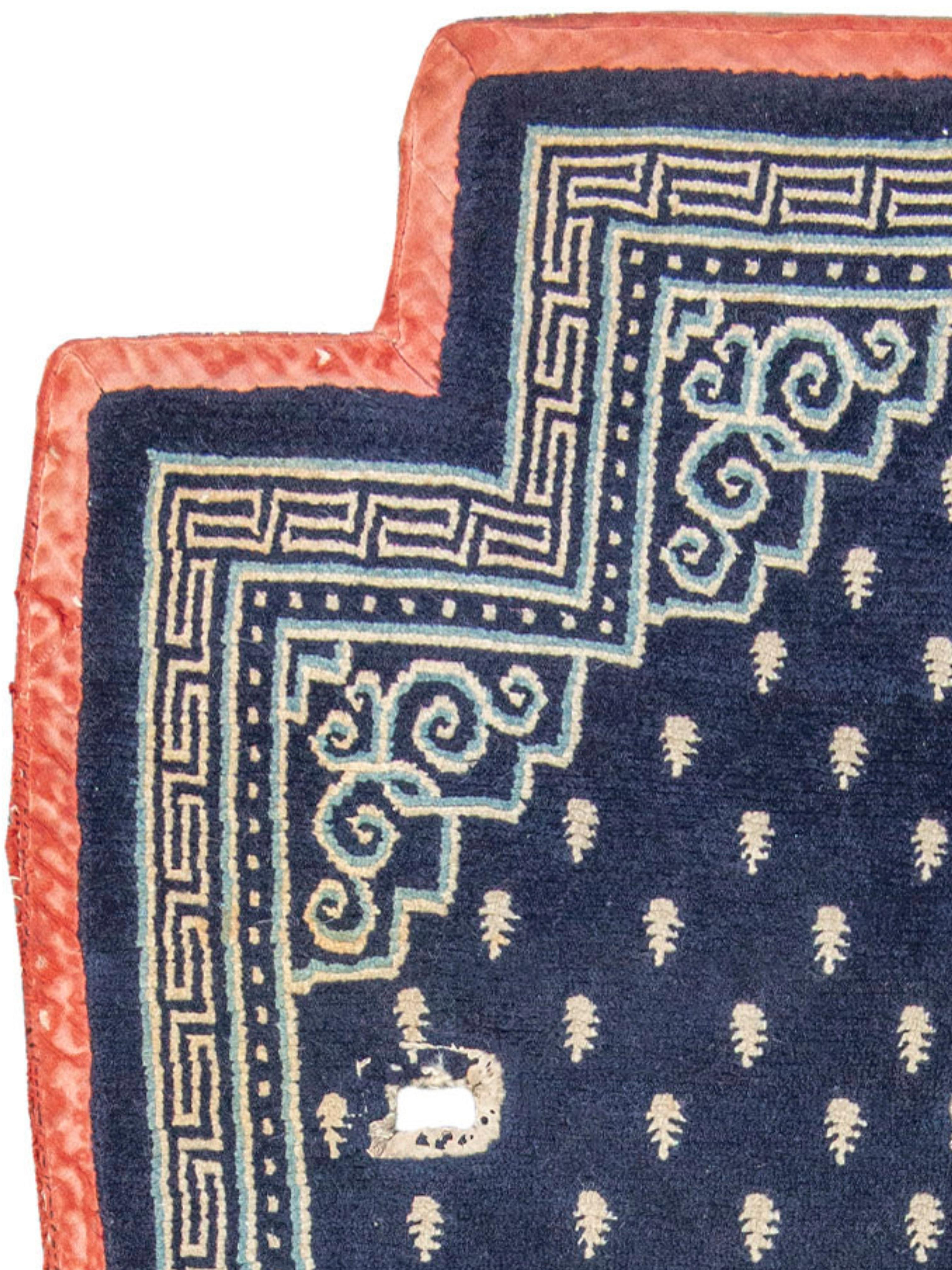Tapis de selle tibétain, fin du 19e siècle

Un élégant et très royal tapis de selle du Tibet. La nature clairsemée du motif de la 
