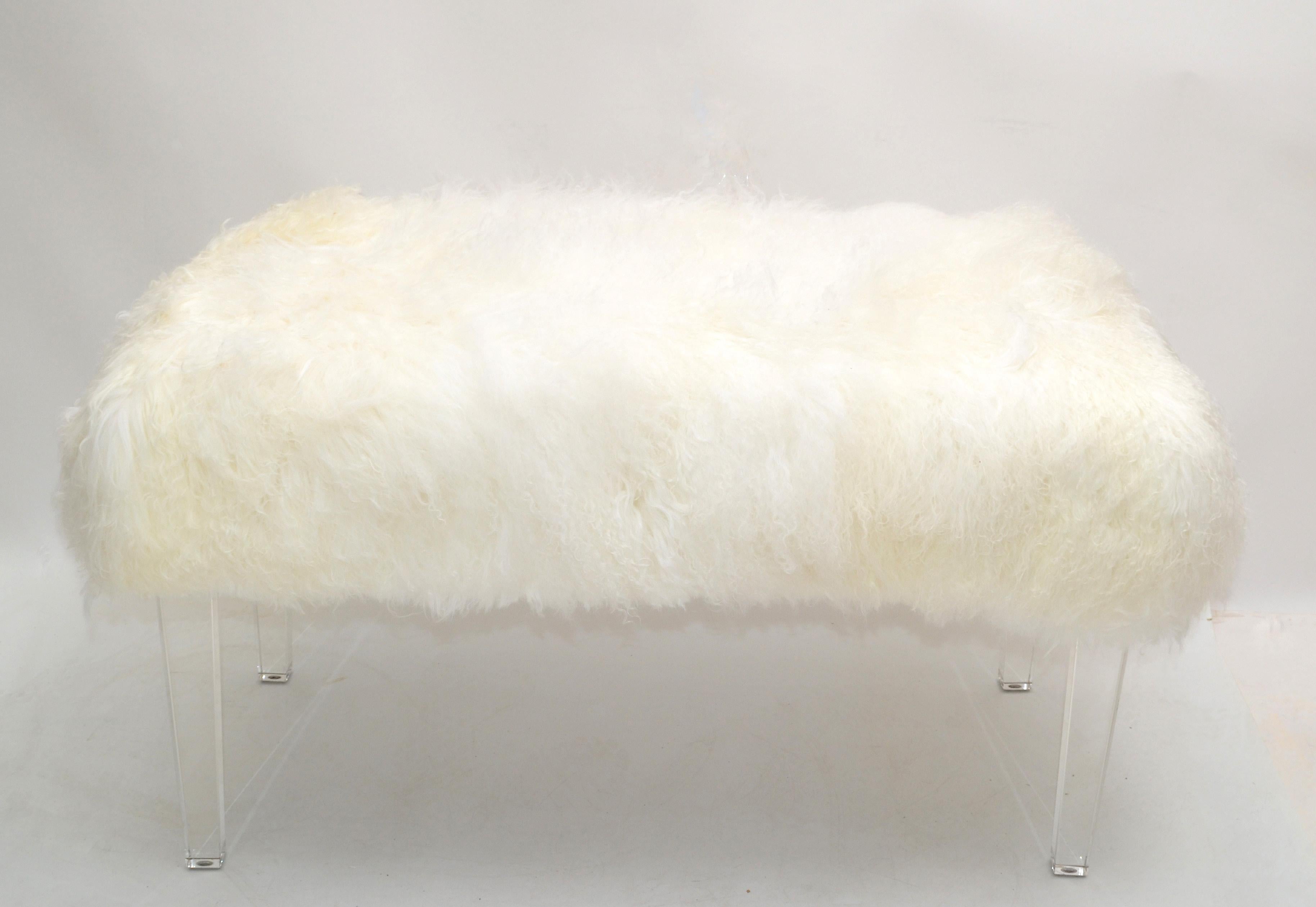 Mid-Century Modern bench with exotic Tibetan sheepskin in ivory.
Fabulous bench has a sturdy platform supported by four tapered Lucite legs.
The Tibetan Sheepskin seating surface is in the original format.
Great addition to any Period and interior