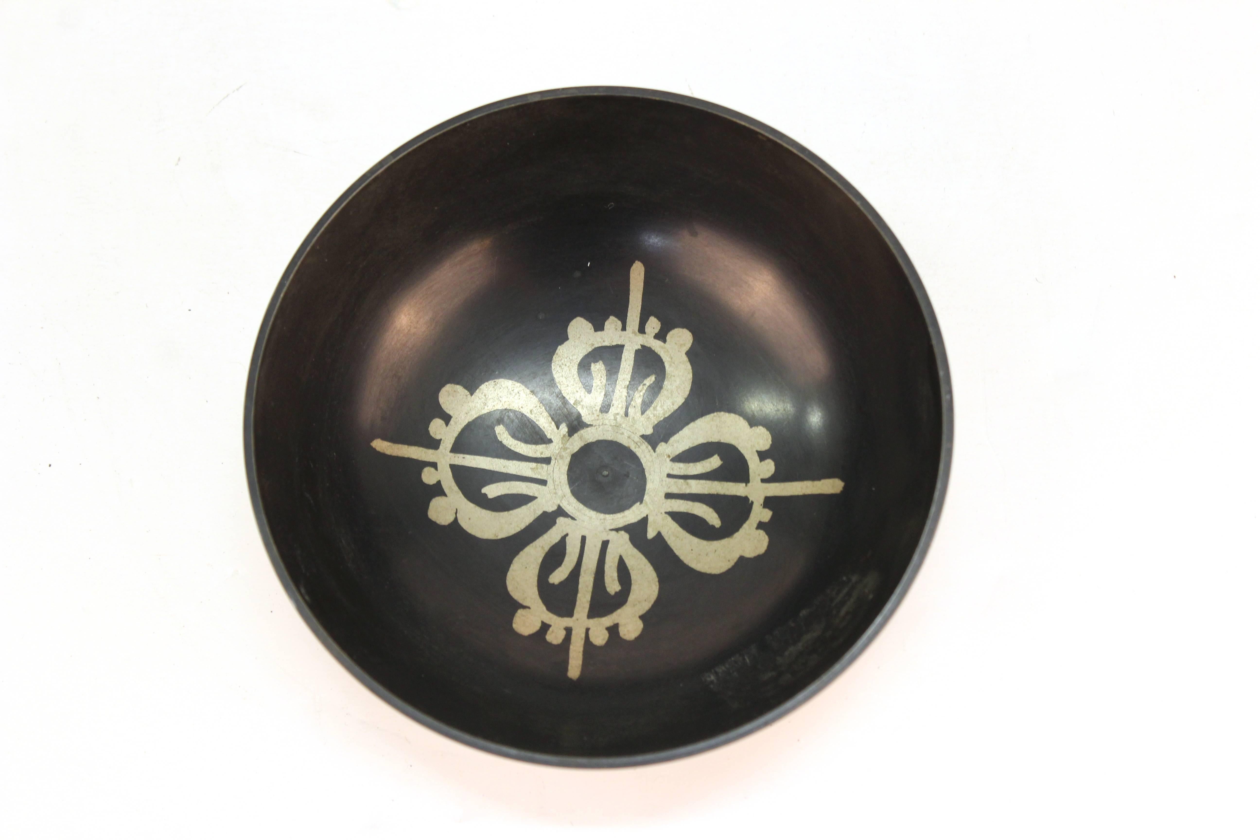 Tibetan Silver and Black Kasa Singing, Begging Bowl In Good Condition In New York, NY