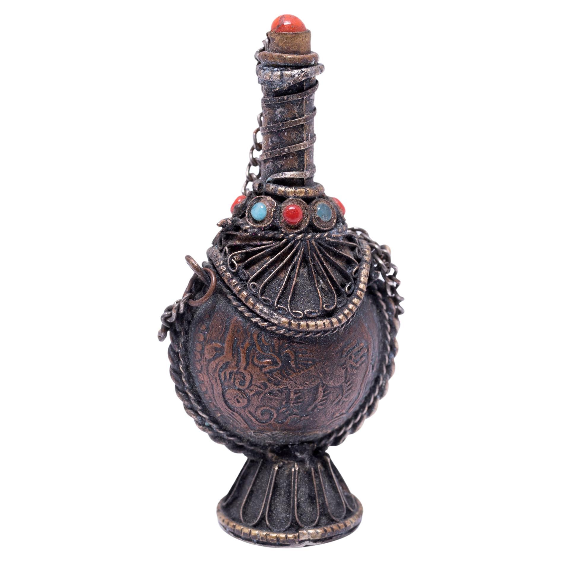 Schnupftabakflasche aus tibetischem Silber, um 1900 im Angebot