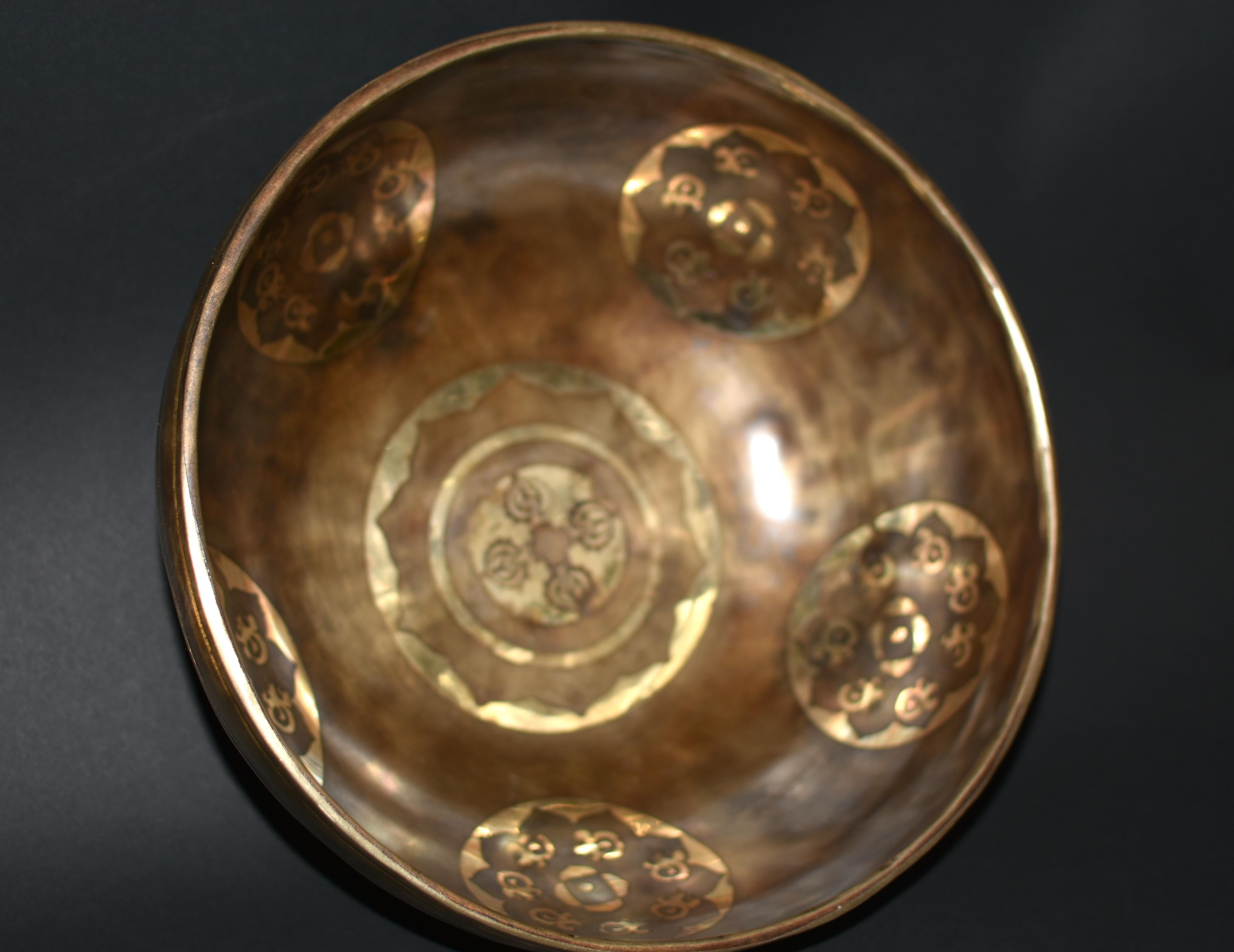 Hand-Crafted Tibetan Singing Bowl Six Circles of Long Life 10