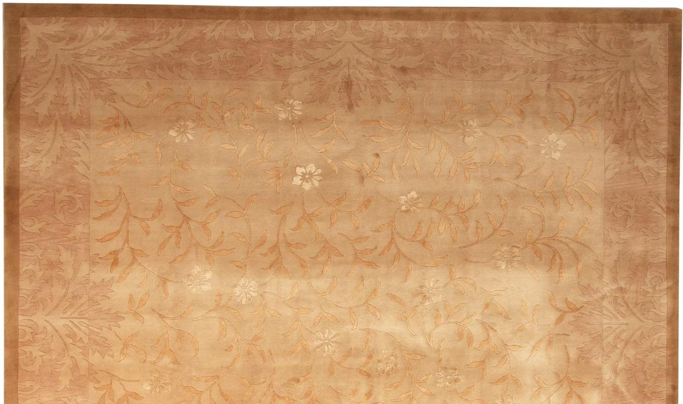 Tibetan - 'Super Fine Collection' Rug 10' x 14'
Material: 85% Wool - 15% Silk

Introducing Via Como, the pinnacle of ultra high-end hand-knotted rugs. Renowned for their unrivaled artistry and exclusivity, Via Como rugs are meticulously crafted