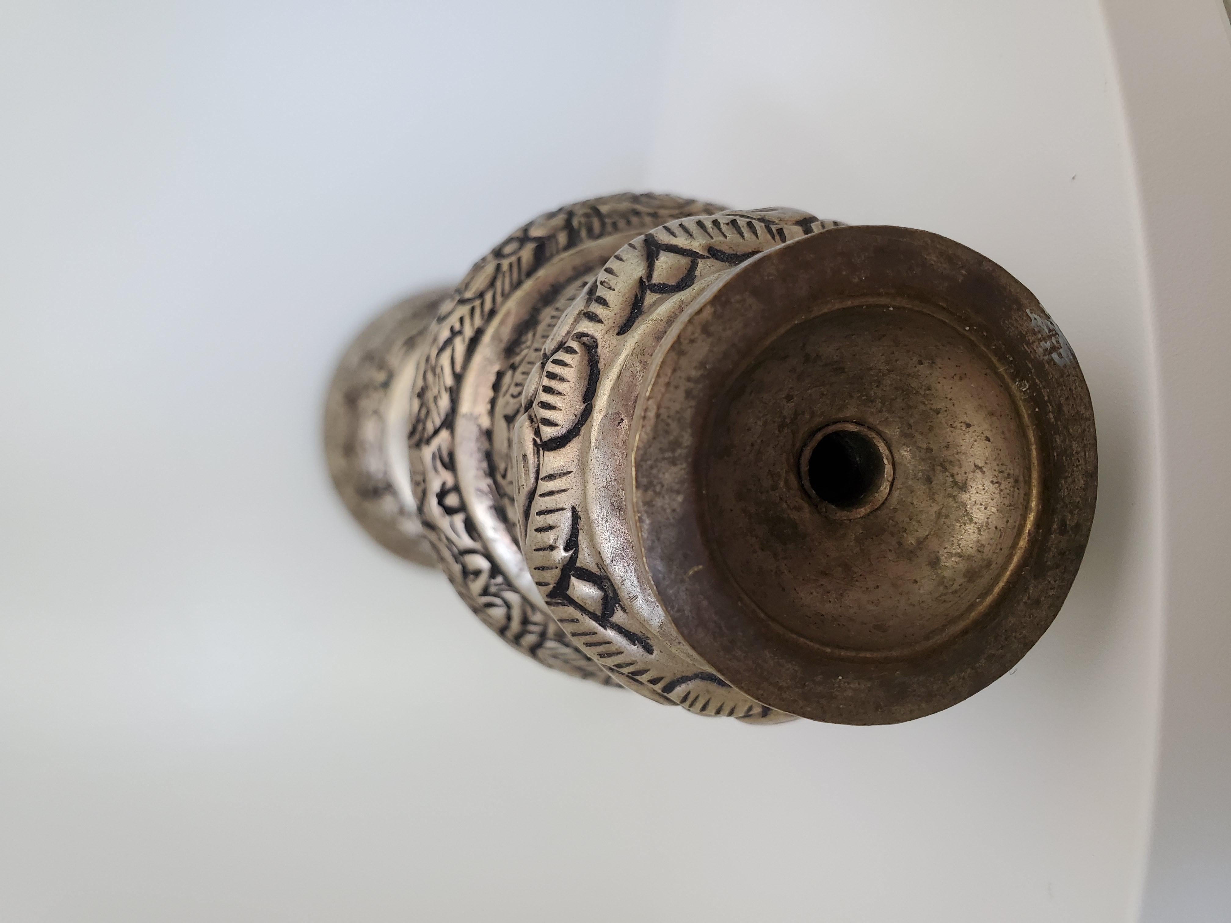 Antikes tibetisches Teleskophorn oder Dungchen aus Messing und Silber im Angebot 5