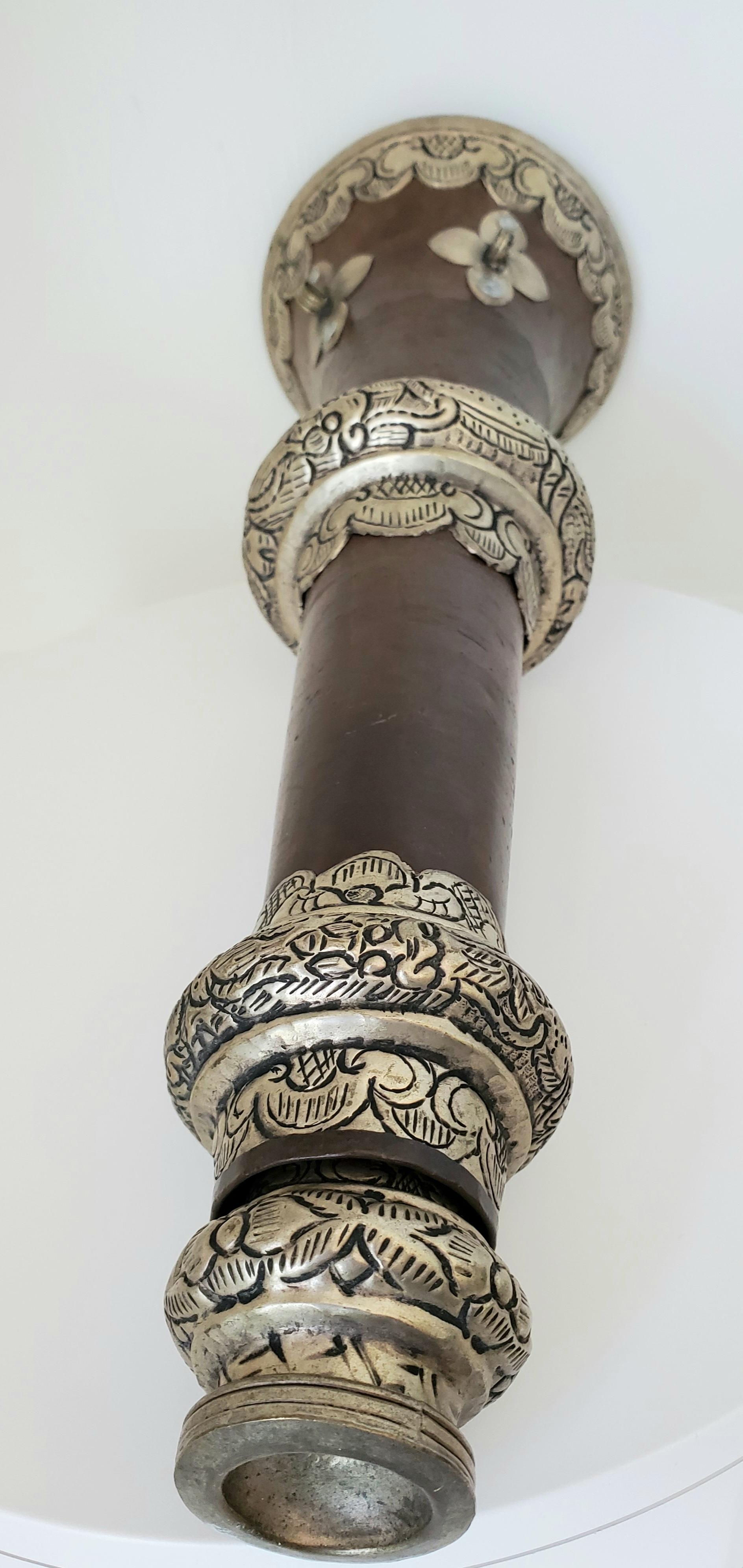 Antikes tibetisches Teleskophorn oder Dungchen aus Messing und Silber im Angebot 6