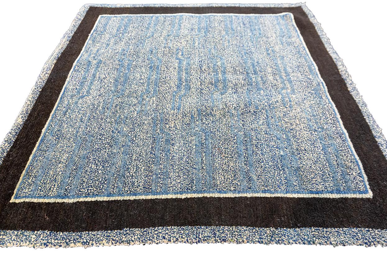 Un tapis tigré tibétain inhabituel
Ce tapis tibétain est très rare, et il est en très bon état ! Les couleurs sont incroyables et ce produit serait un ajout étonnant à n'importe quelle pièce. Il est également très bien fabriqué, ce qui vous