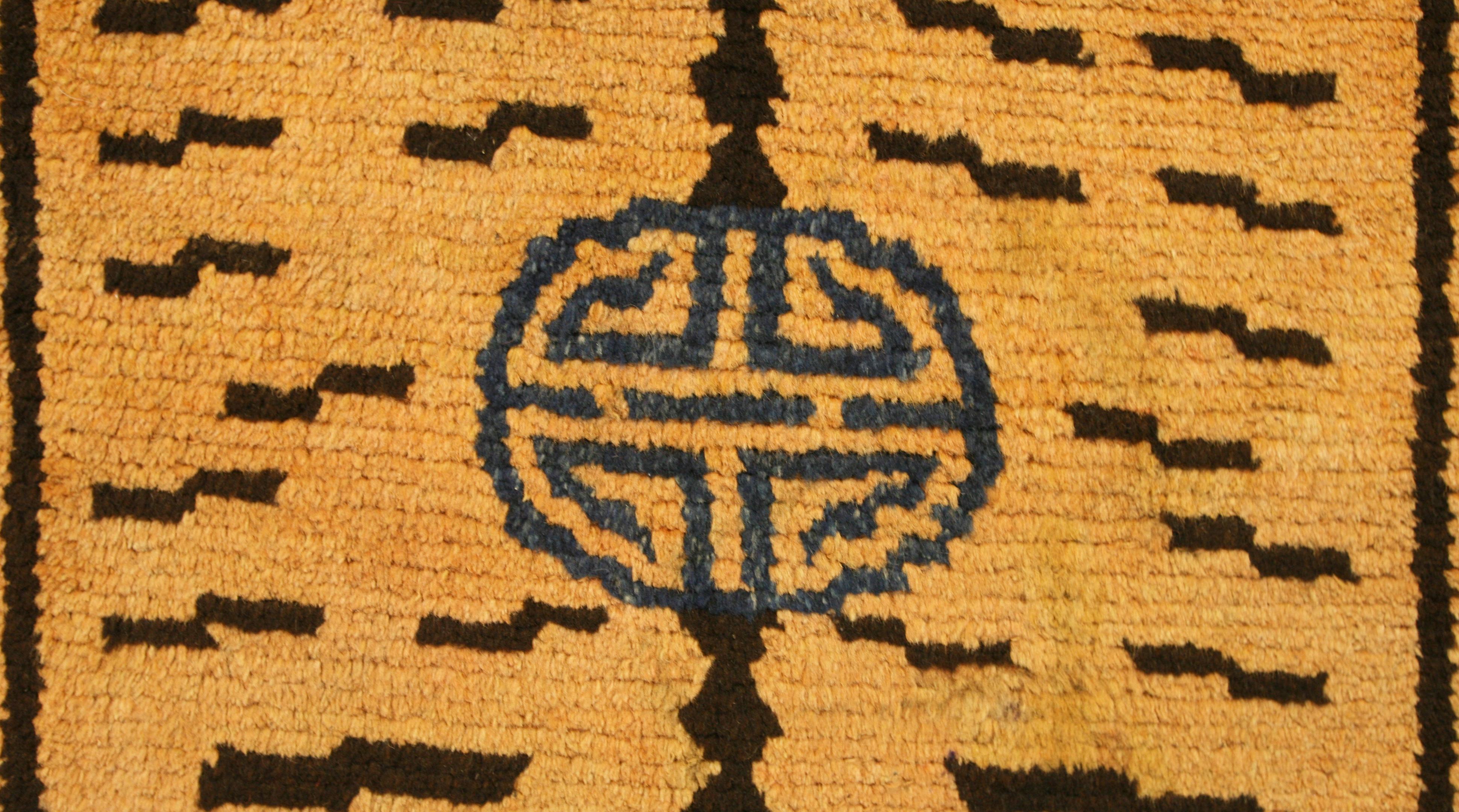 Tibetan Tiger Rug In Good Condition For Sale In Ferrara, IT