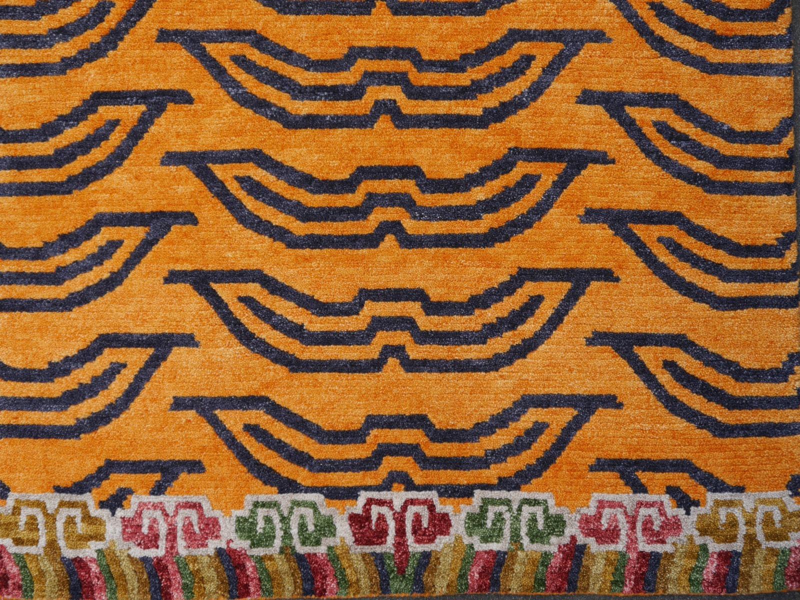 Tibetischer Tigerteppich aus reiner Wolle, handgeknüpft von Djoharian Kollektion, antikes Design (Art déco) im Angebot