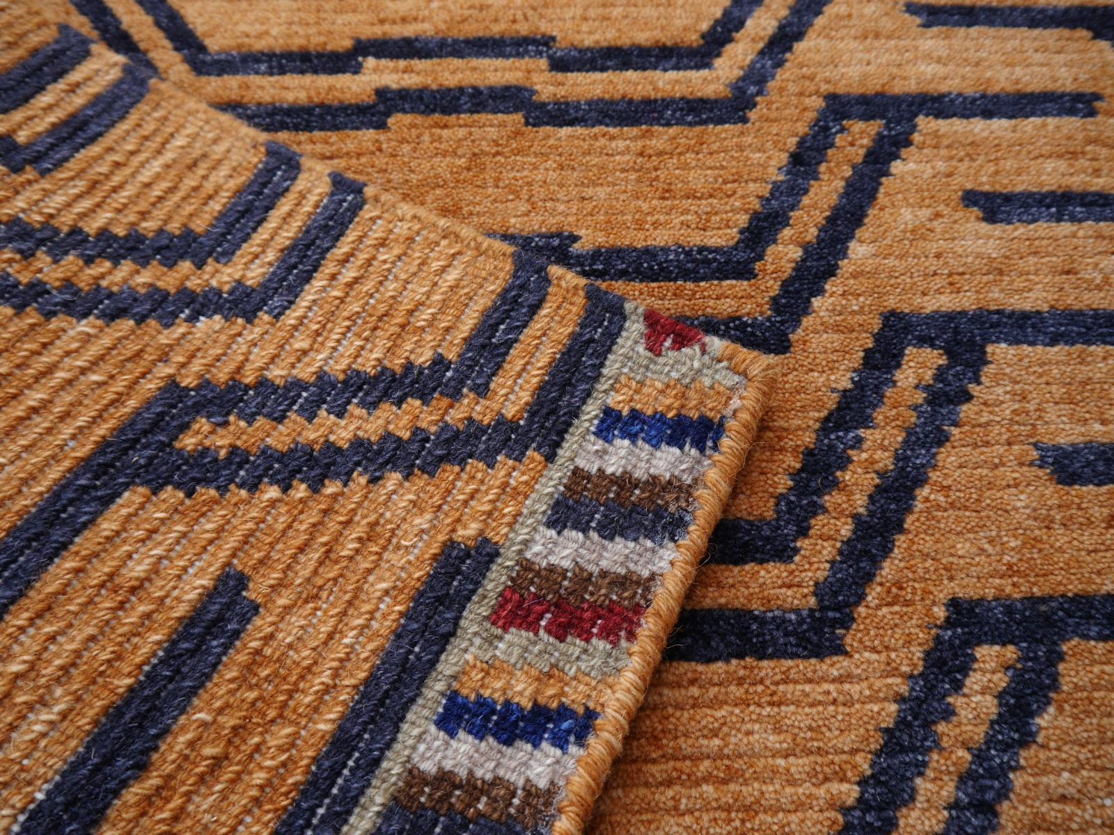 Laine Tapis tibétain en pure laine nouée à la main par Djoharian Collection Antique Design en vente