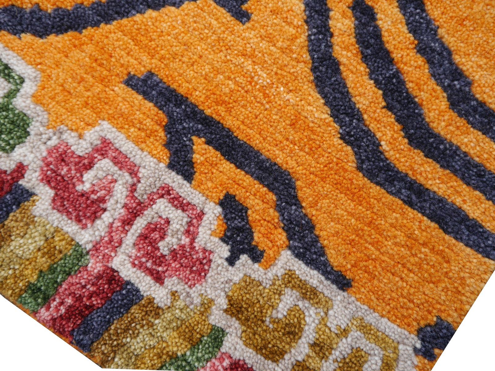 Tibetischer Tigerteppich aus reiner Wolle, handgeknüpft von Djoharian Kollektion, antikes Design im Angebot 2