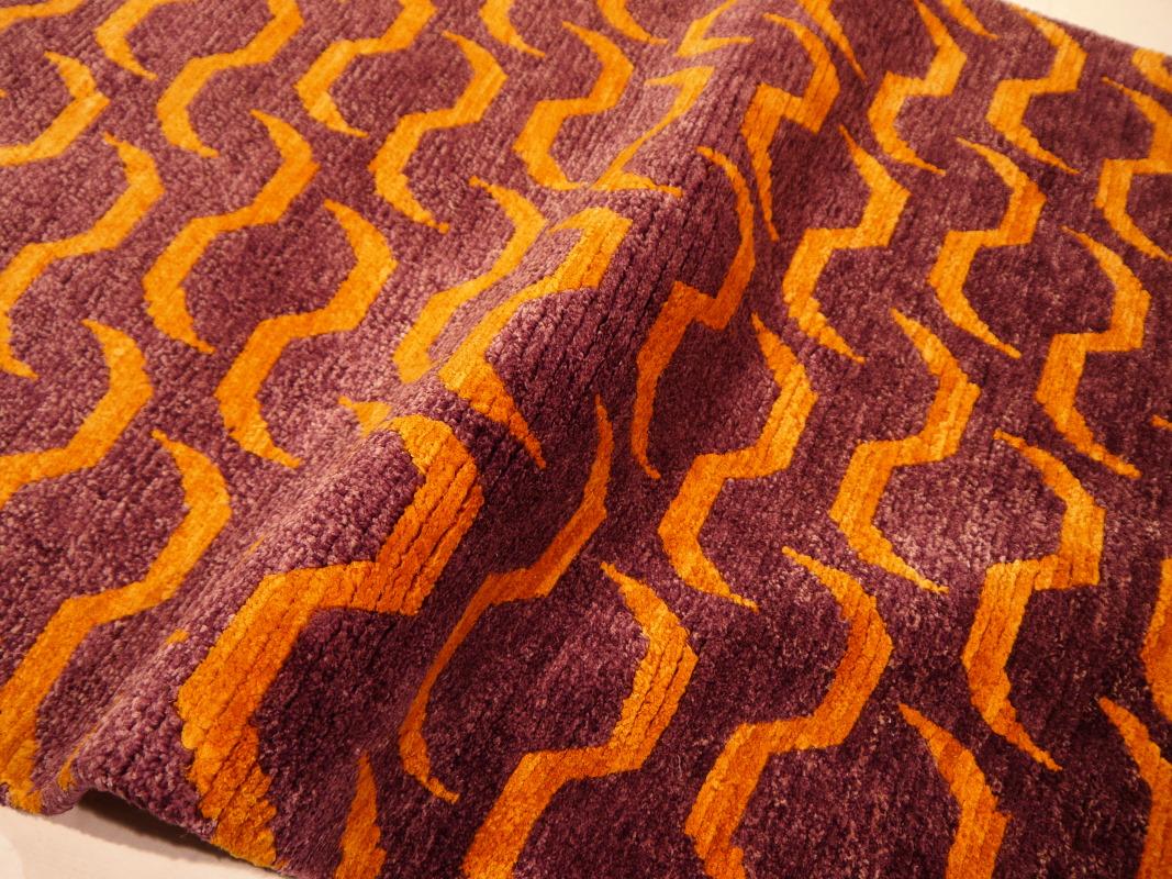 Tibetischer Tigerteppich aus Seide und Wolle, handgeknüpft, Djoharian Kollektion, antikes Design (Handgeknüpft) im Angebot