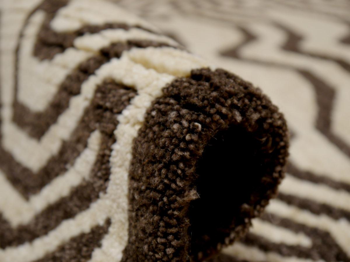 Tapis tibétain en laine nouée à la main beige et brun de la collection Djoharian en vente 2