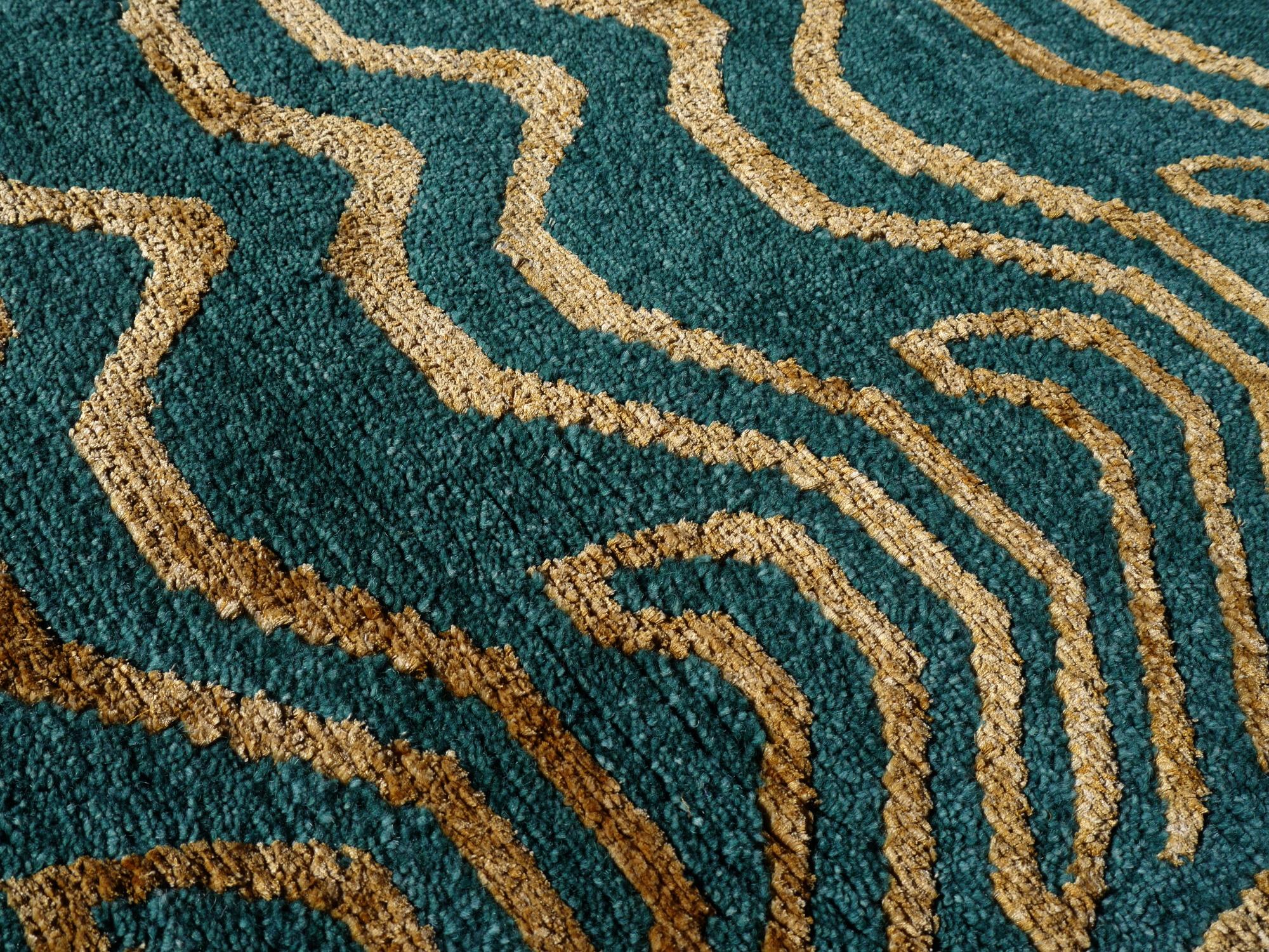 Alfombra Tibetana Tigre Verde Nepal Lana Oro Seda Anudada a Mano Colección Djoharian en venta 1