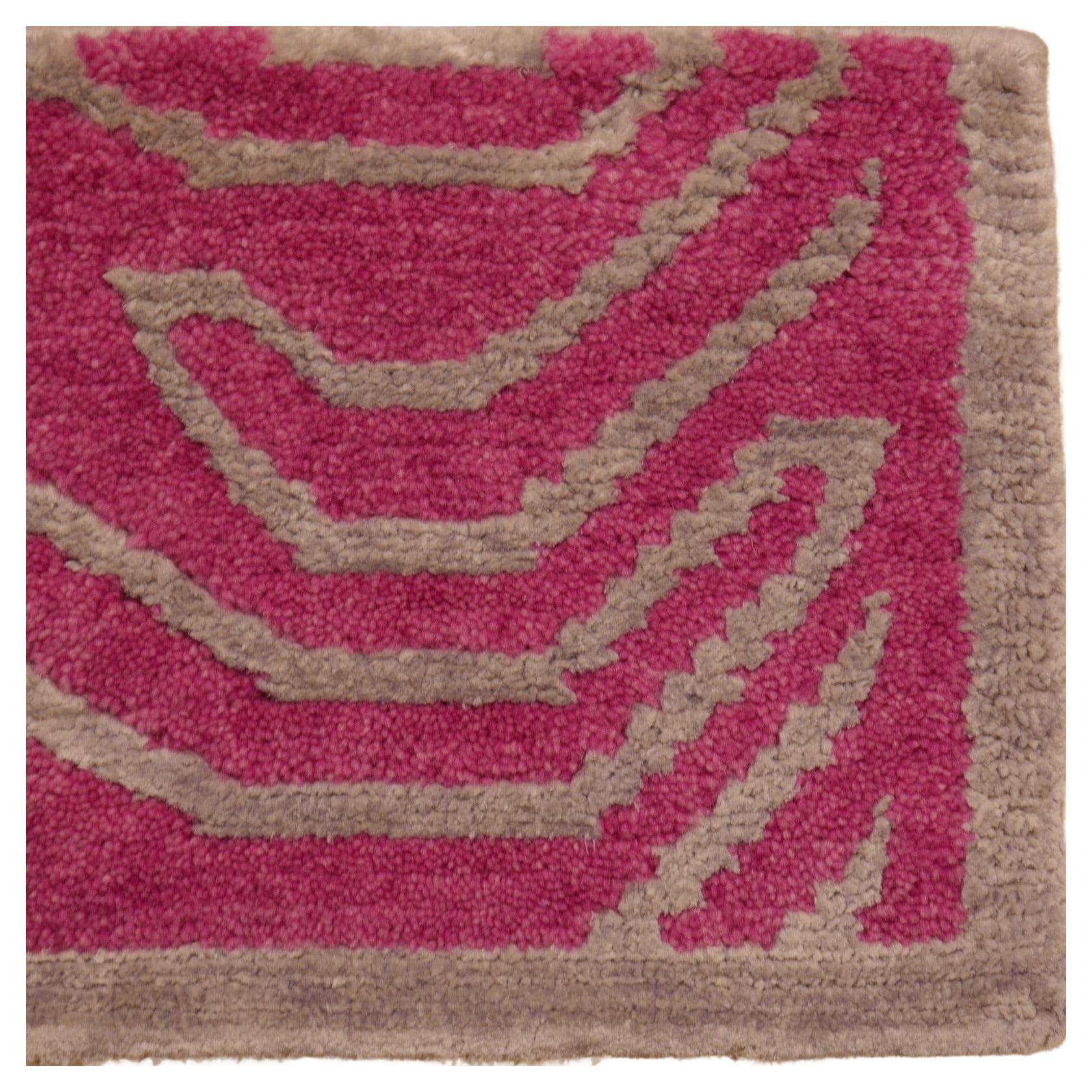 Tapis tibétain Djoharian échantillon de tigre en laine et soie rose noué à la main