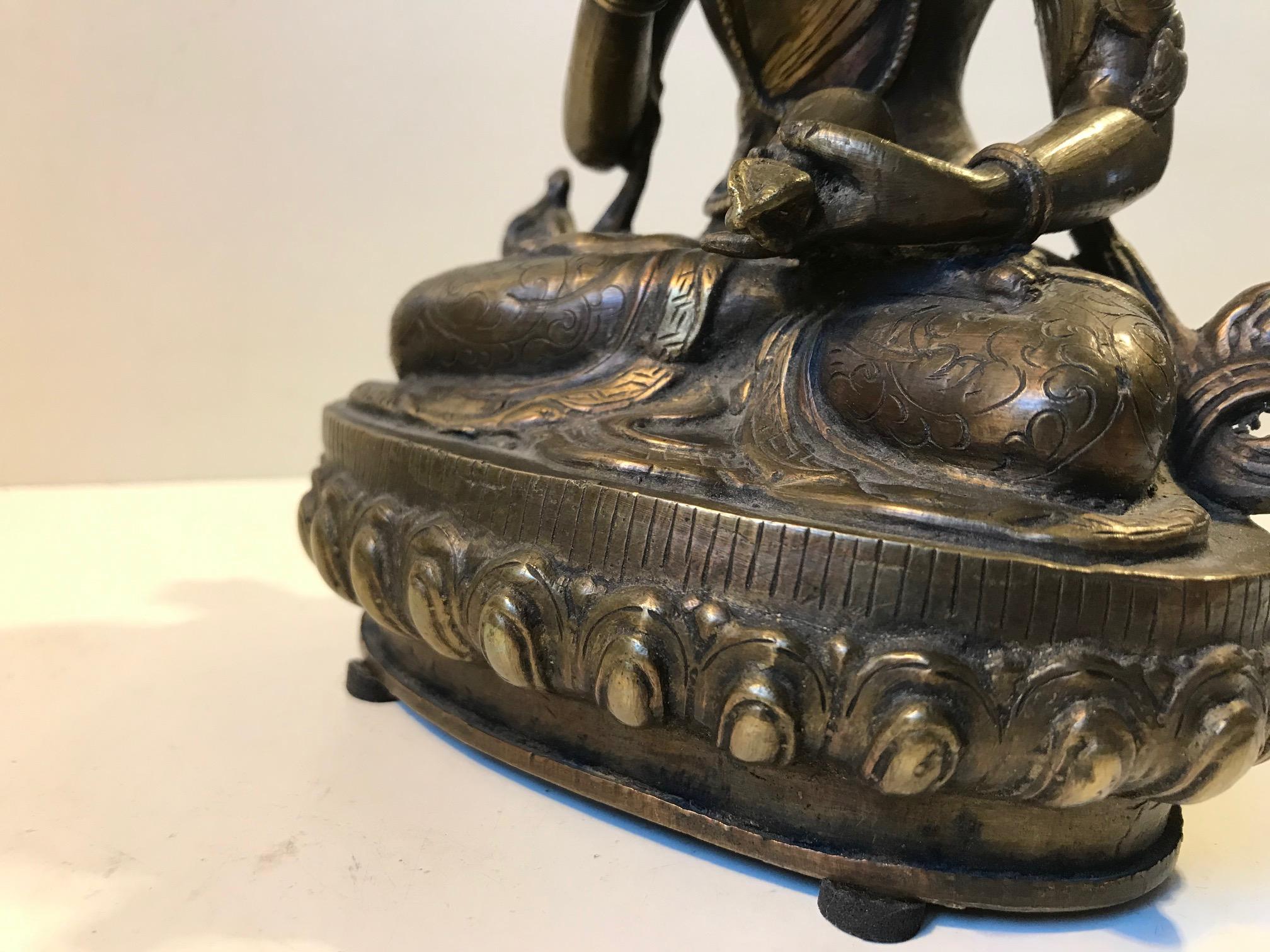 Tibetischer Vajrasattva-Buddha in Bronze, 19. Jahrhundert im Angebot 2