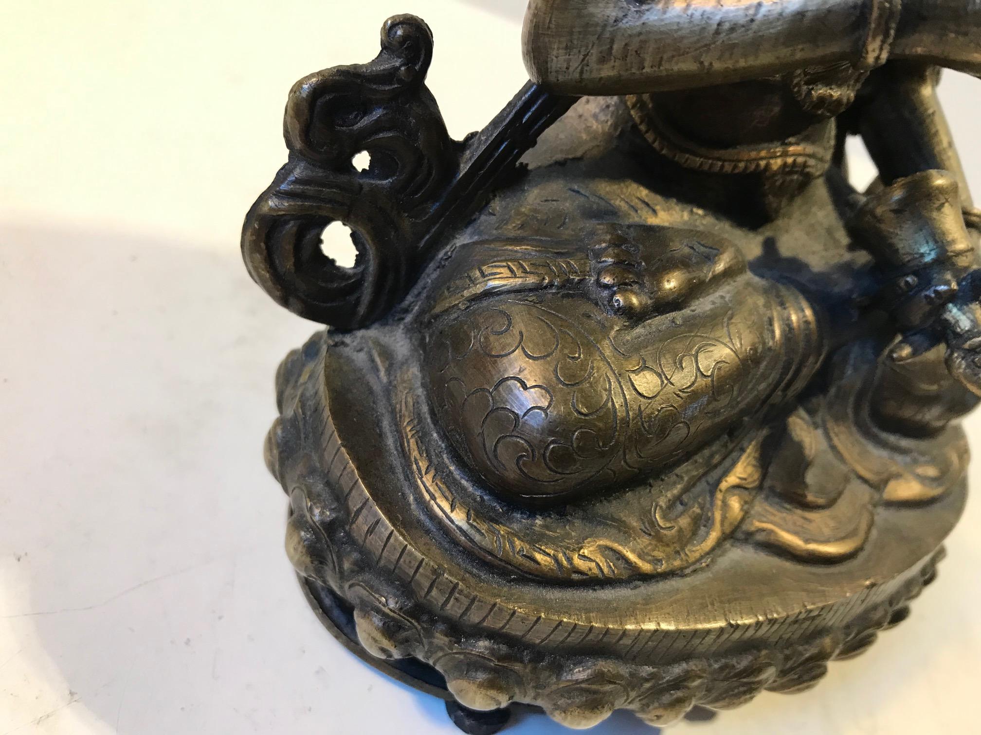 Tibetischer Vajrasattva-Buddha in Bronze, 19. Jahrhundert im Angebot 3