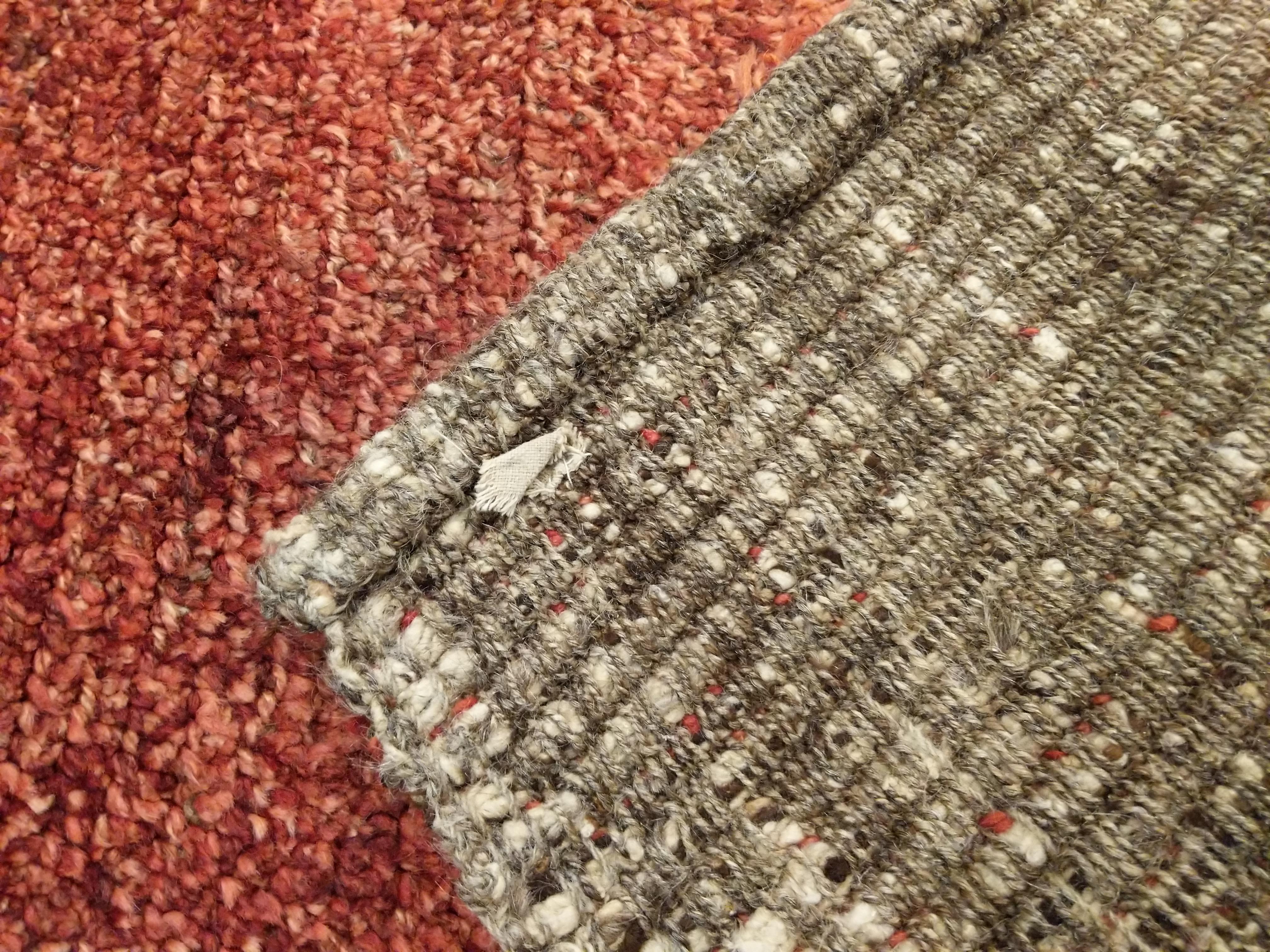 Alfombra tibetana antigua Wangden con campo abierto rojo en venta 3