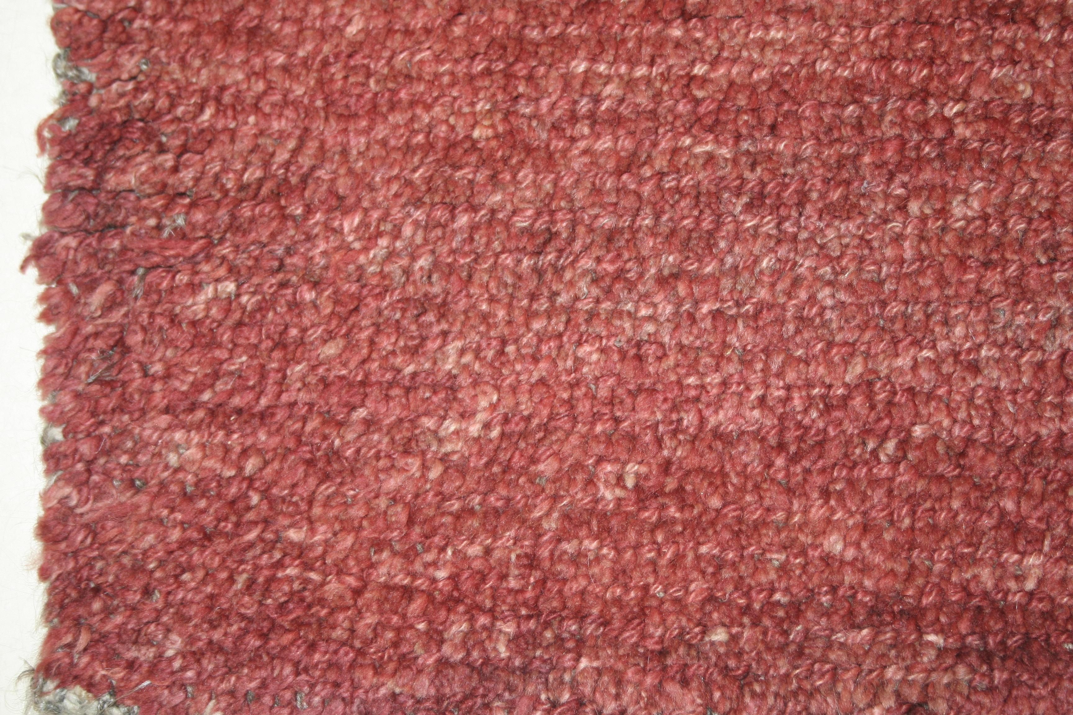 Alfombra tibetana antigua Wangden con campo abierto rojo Anudado a mano en venta