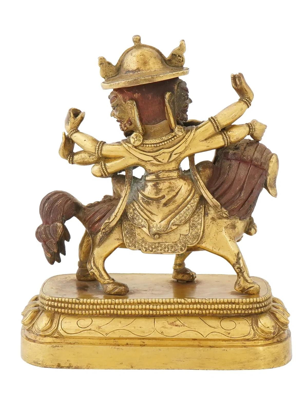 Tibeto-Chinese gilt bronze Vaishravana deity figurine In Good Condition For Sale In Long Island City, NY