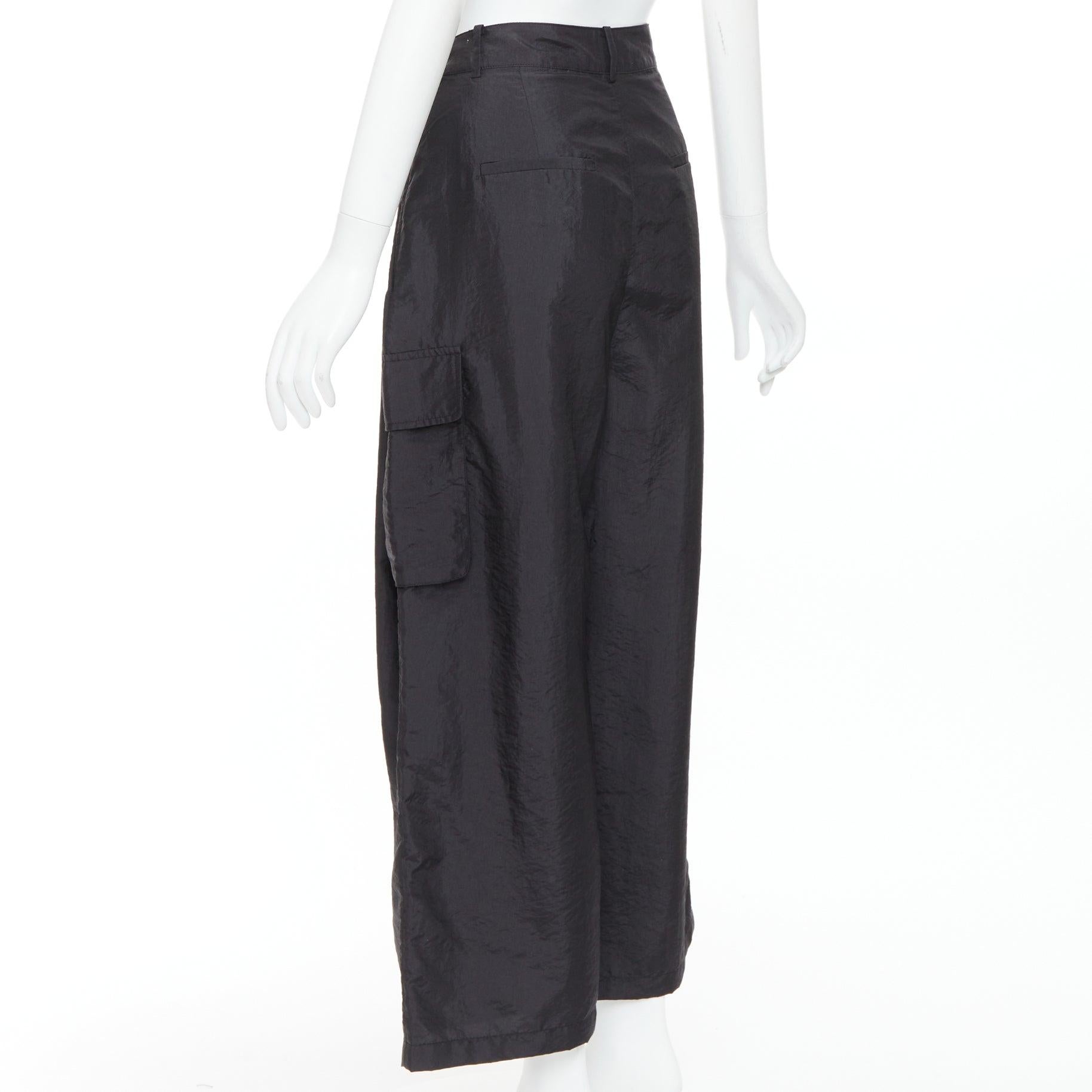 Tibi - Pantalon large cargo à poches en nylon noir à effet froissé US6 M en vente 1