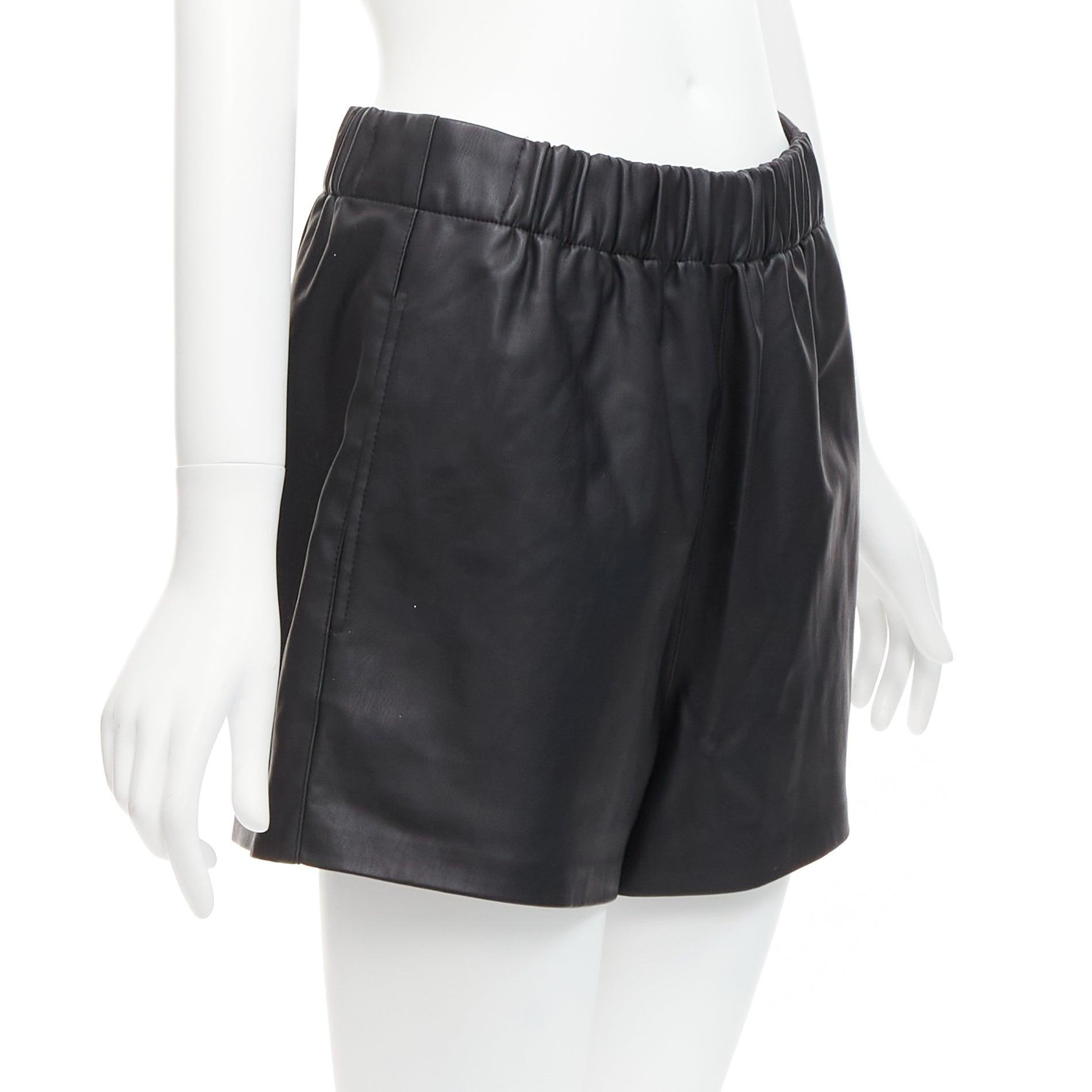 TIBI mini shorts negros de cuero vegano con cintura elástica y bolsillos XS Negro en venta